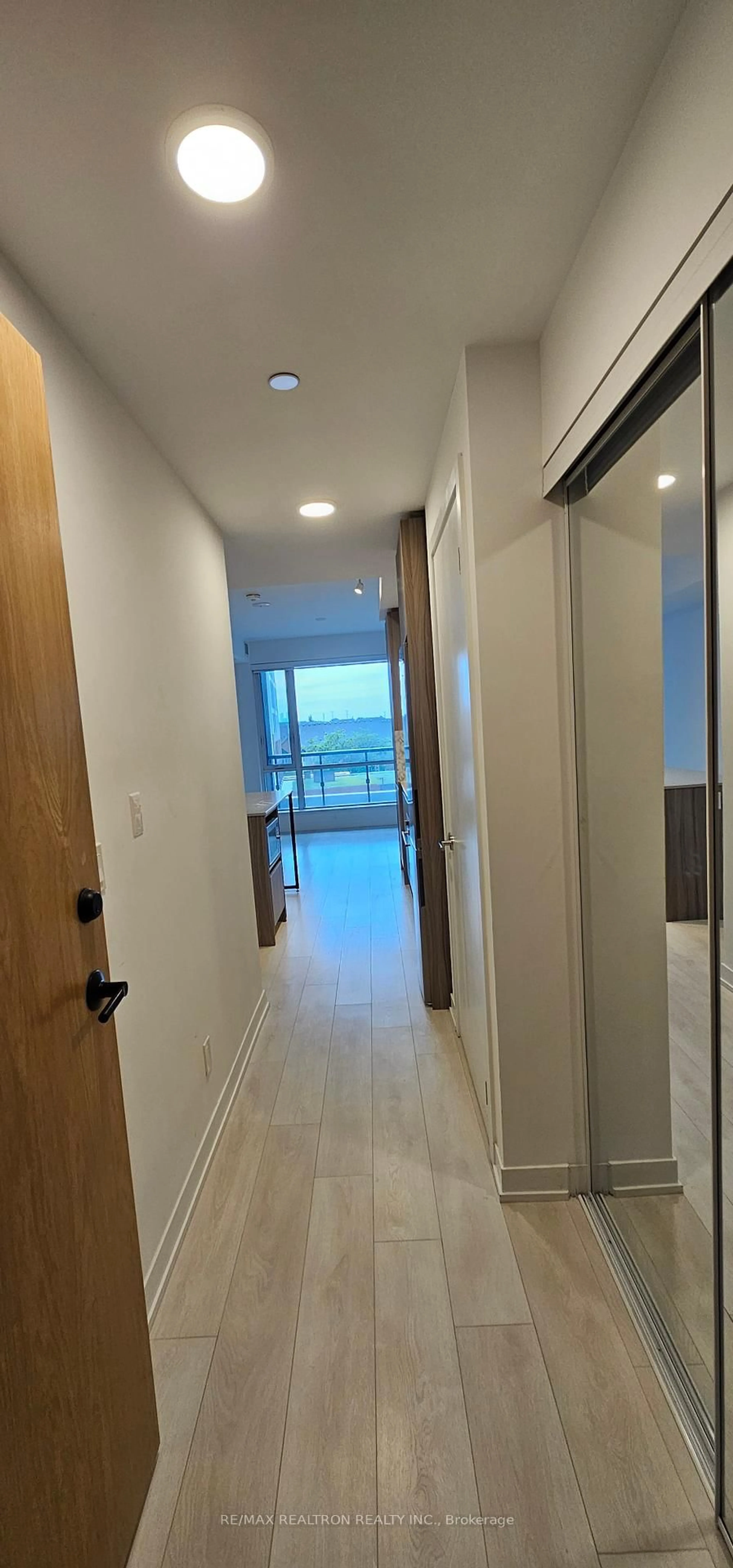 Indoor foyer for 7950 Bathurst St #432, Vaughan Ontario L4J 0L4