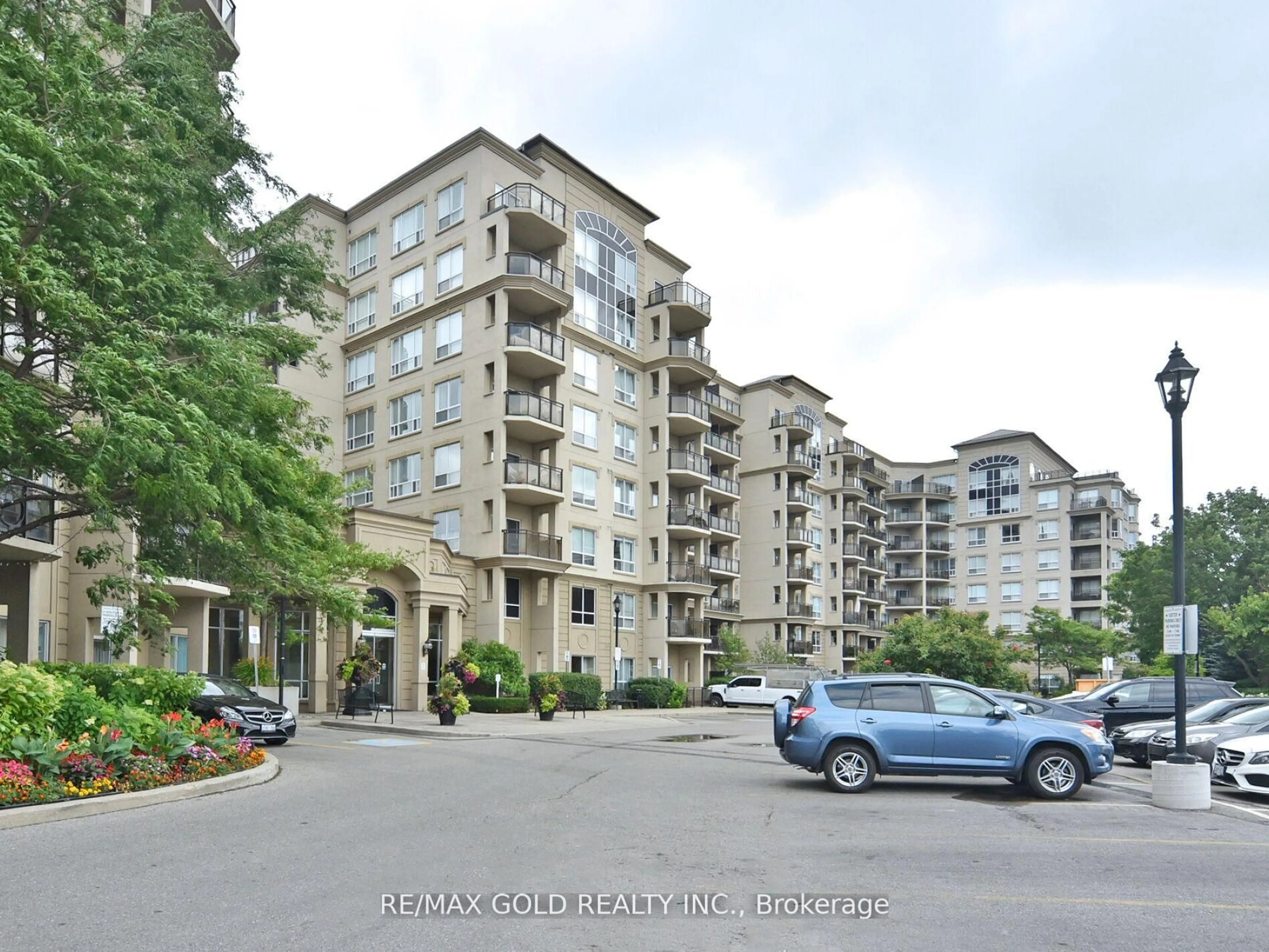 Indoor foyer for 2 Maison Parc Crt #404, Vaughan Ontario L4J 9K4