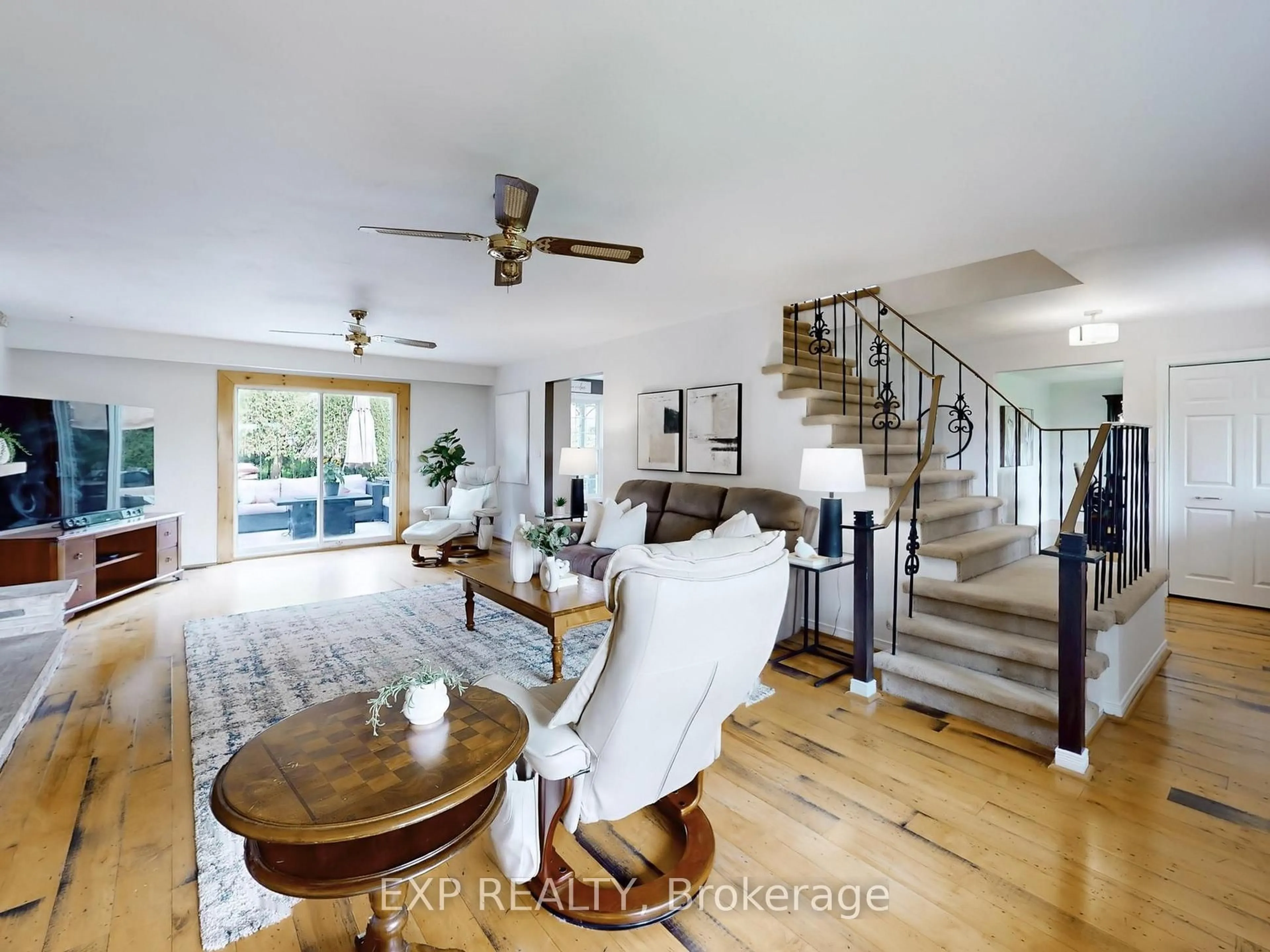 Living room with furniture, unknown for 31 Henry St, Georgina Ontario L4P 2L5