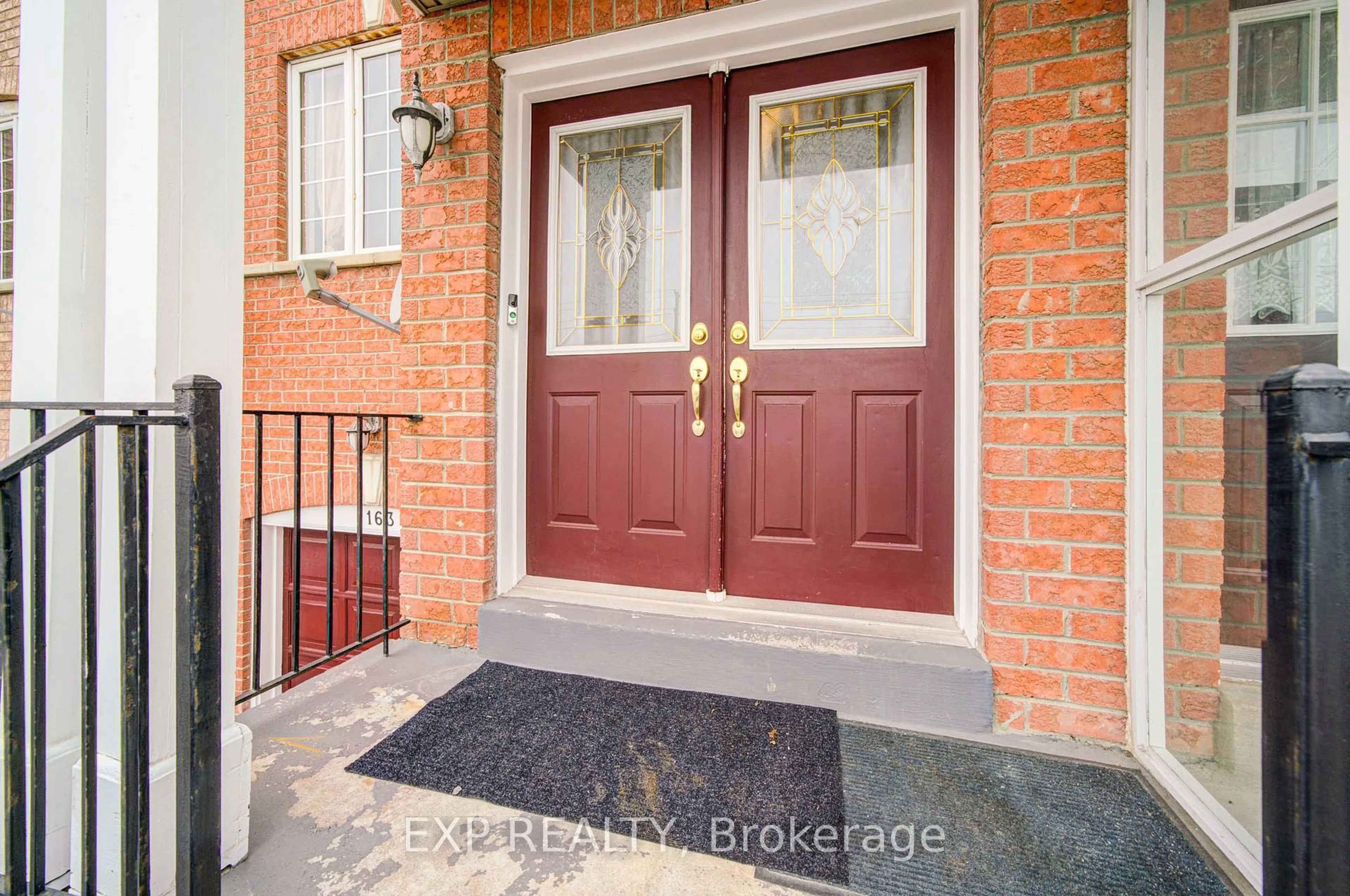 Indoor entryway for 163 Sassafras Circ, Vaughan Ontario L4J 8M6