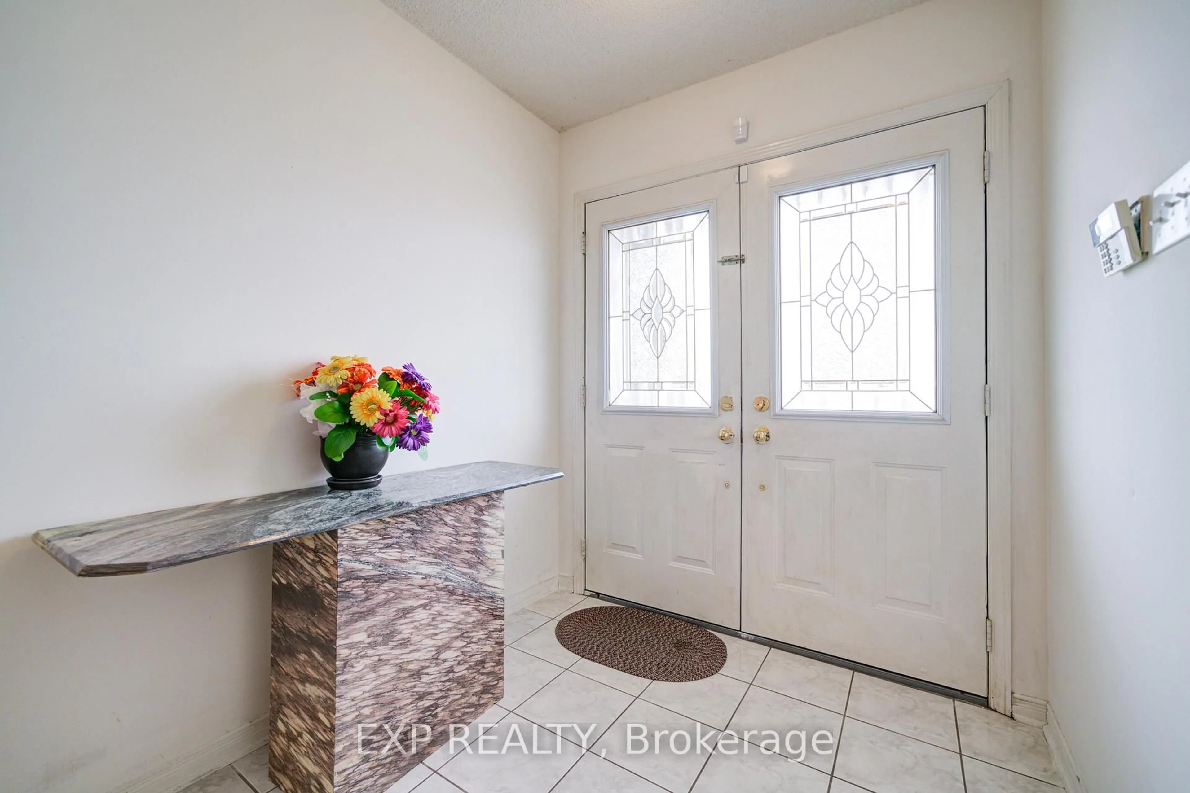 Indoor entryway for 163 Sassafras Circ, Vaughan Ontario L4J 8M6
