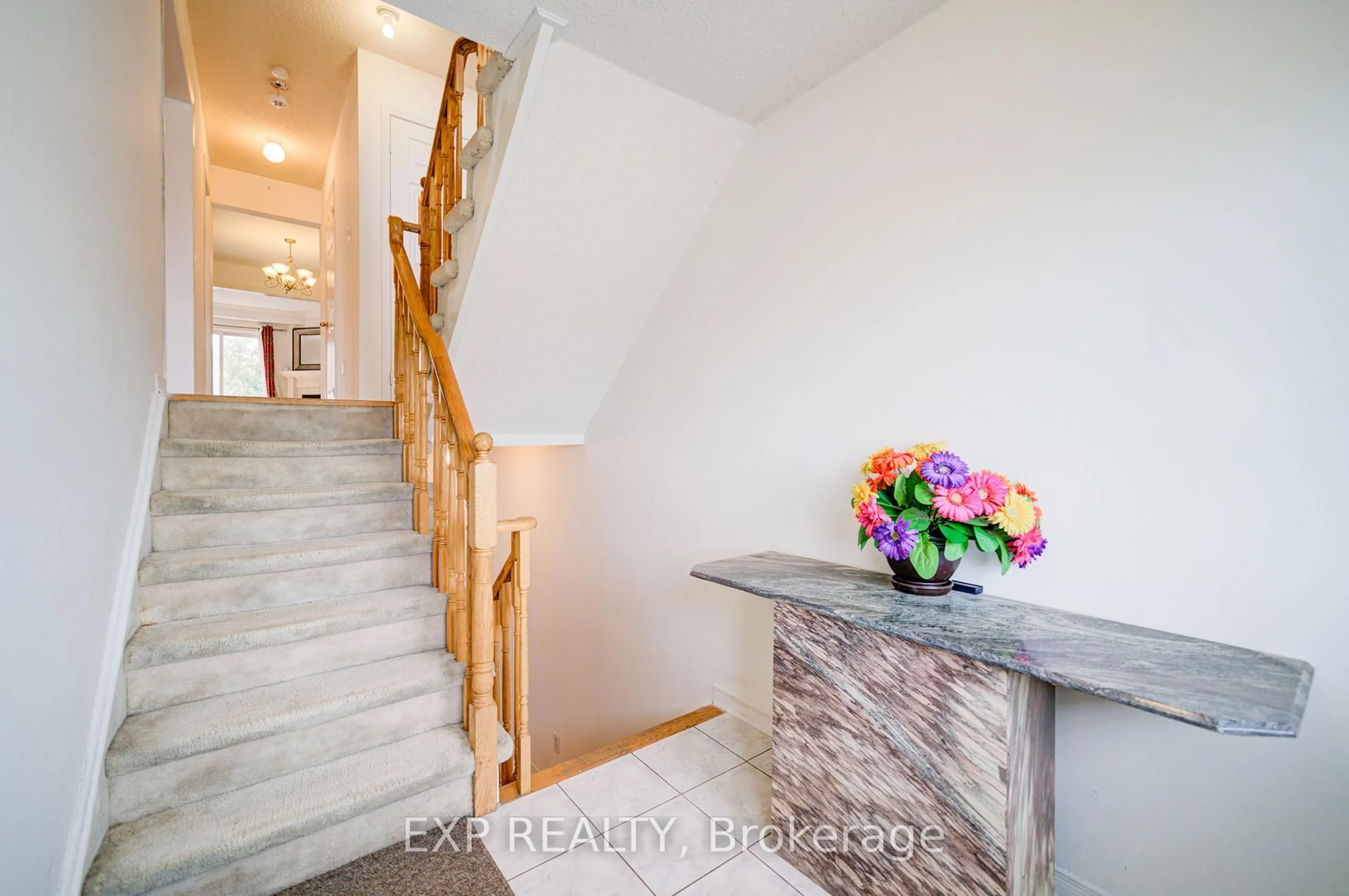 Indoor entryway for 163 Sassafras Circ, Vaughan Ontario L4J 8M6