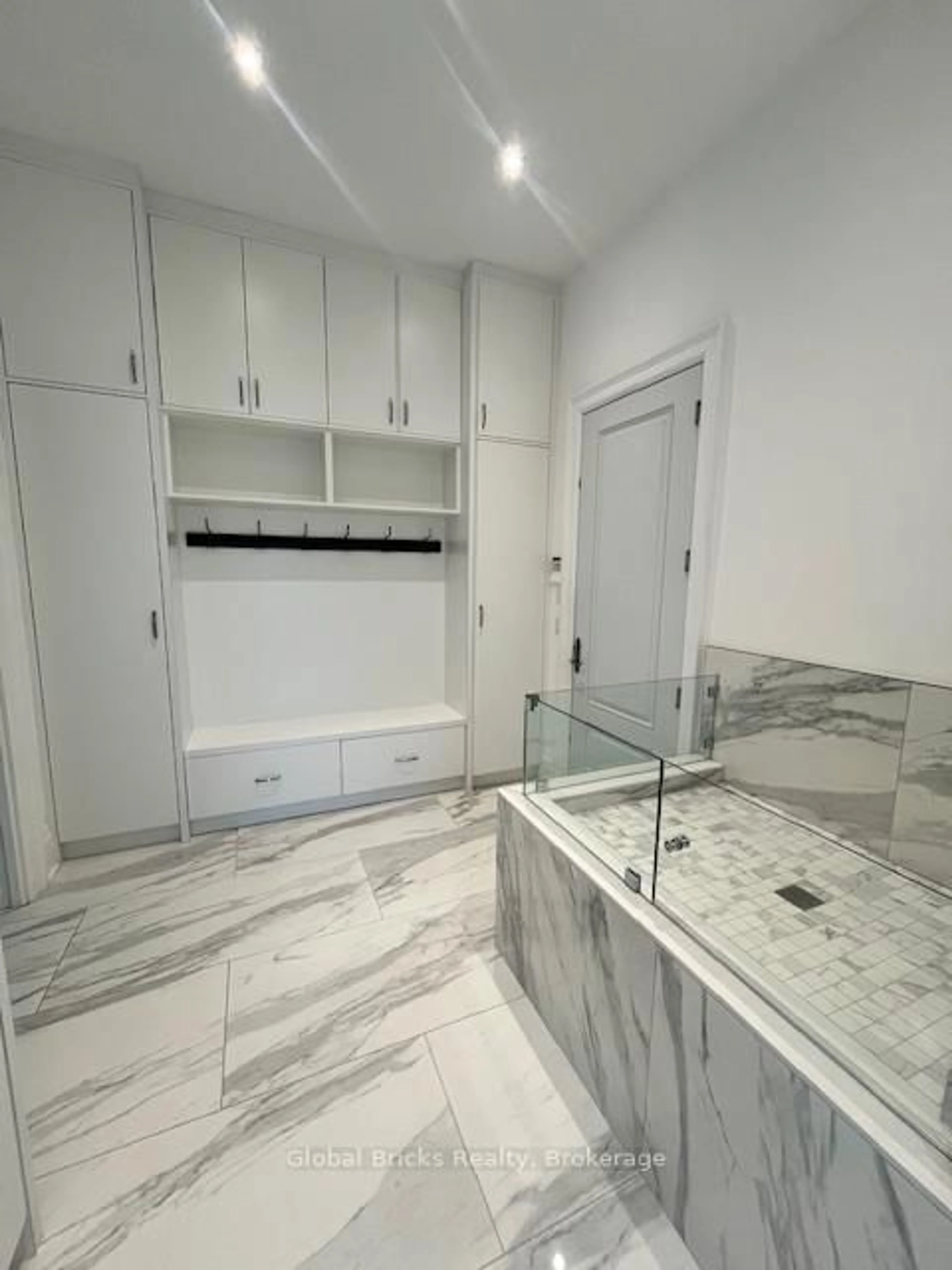 Laundry room for 53 Elizabeth Dr, King Ontario L0G 1N0