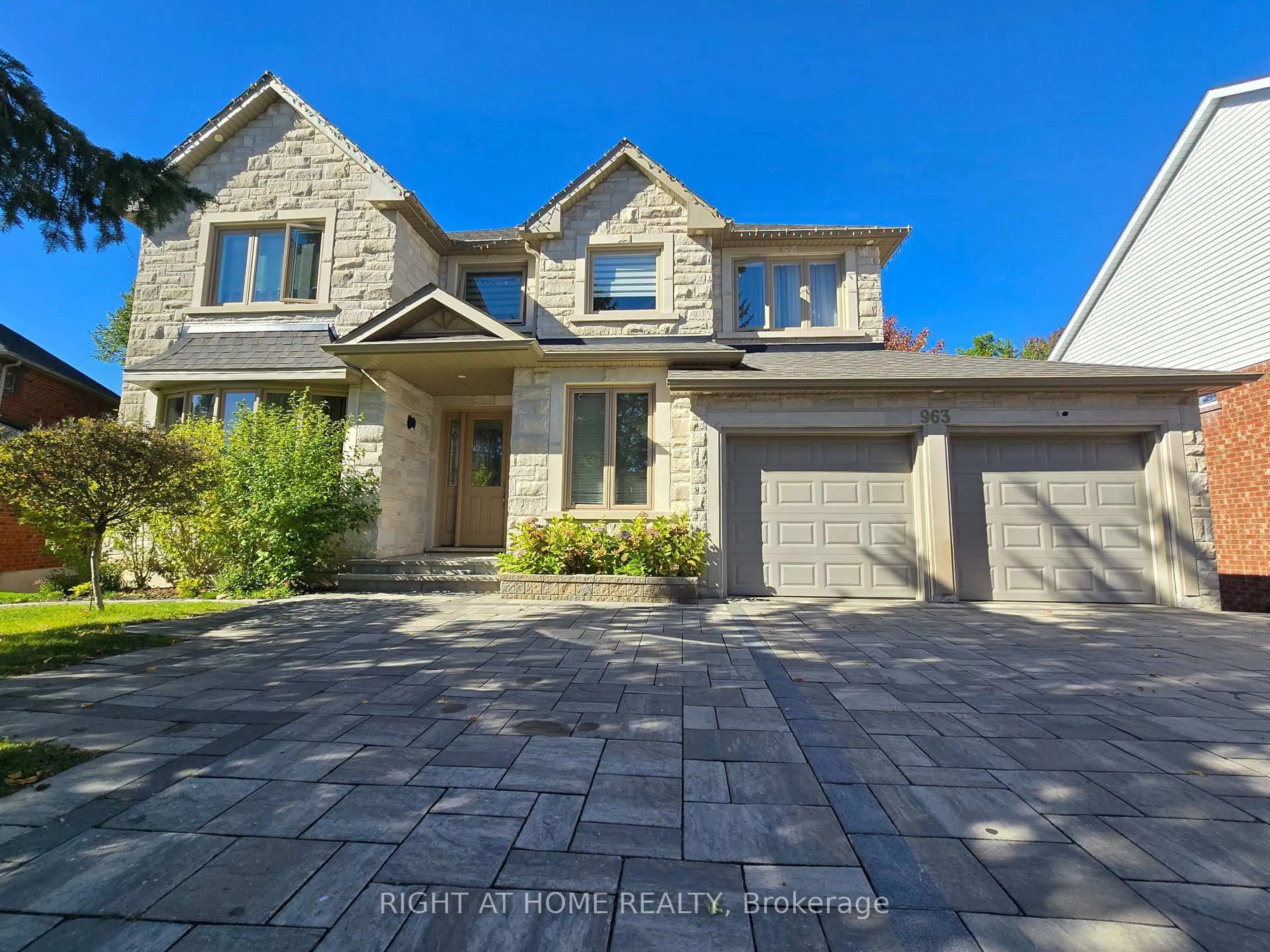 Home with brick exterior material, street for 963 Northern Prospect Cres, Newmarket Ontario L3X 1N8