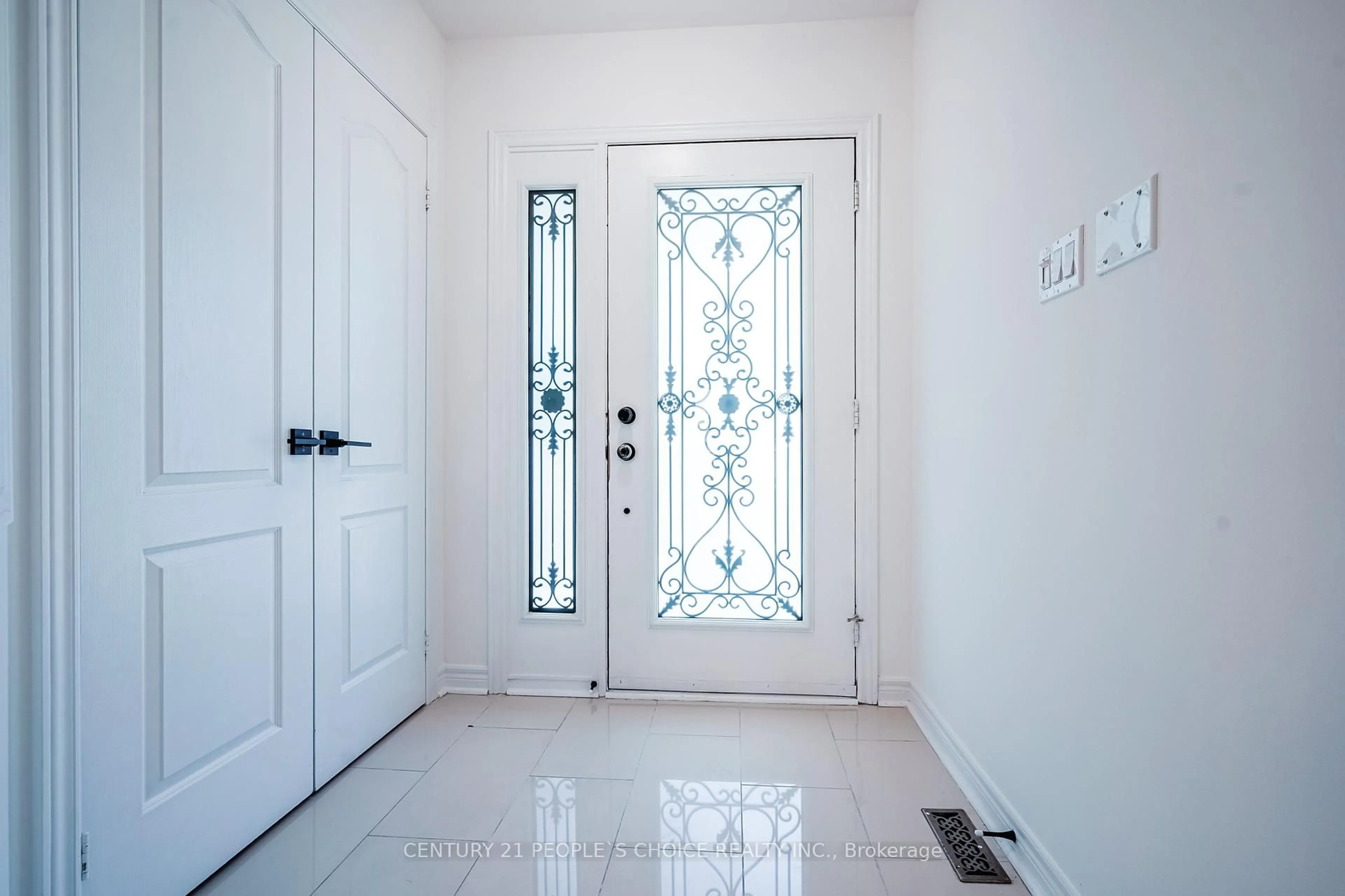 Indoor entryway for 191 Napa Valley Ave, Vaughan Ontario L4H 1L3