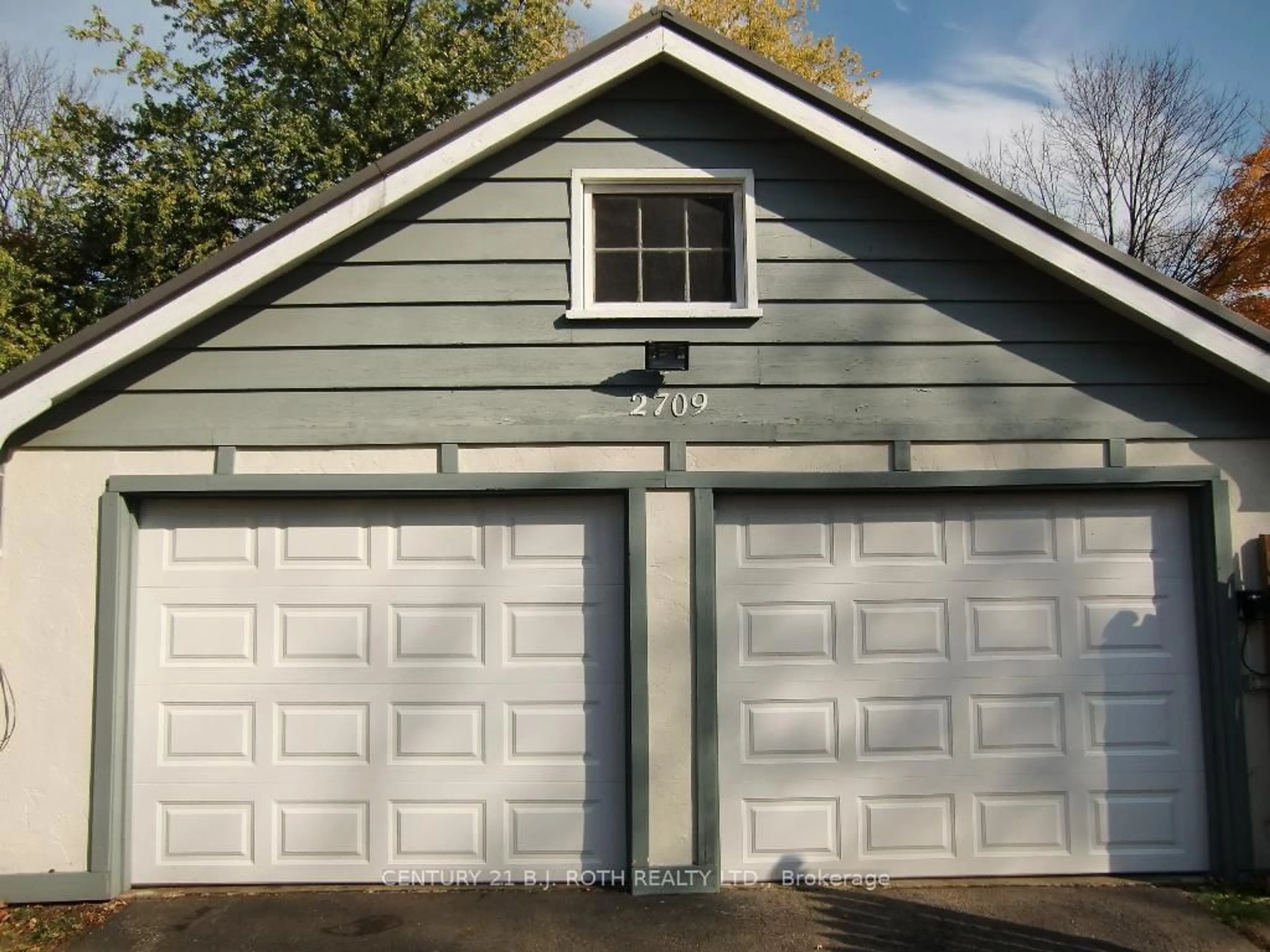 Indoor garage for 2709 25 Sdrd, Innisfil Ontario L9S 3T1