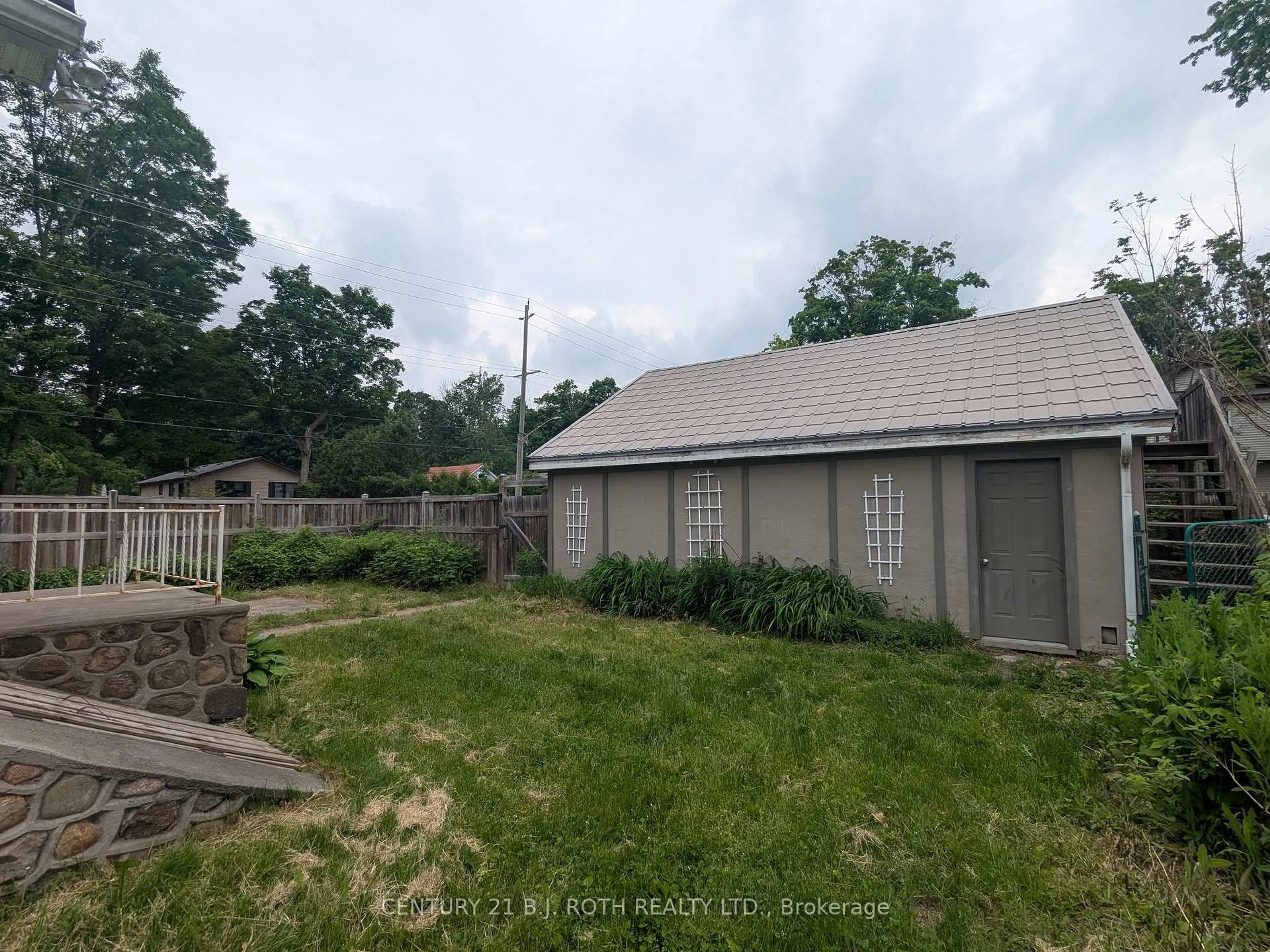 A pic from outside/outdoor area/front of a property/back of a property/a pic from drone, unknown for 2709 25 Sdrd, Innisfil Ontario L9S 3T1