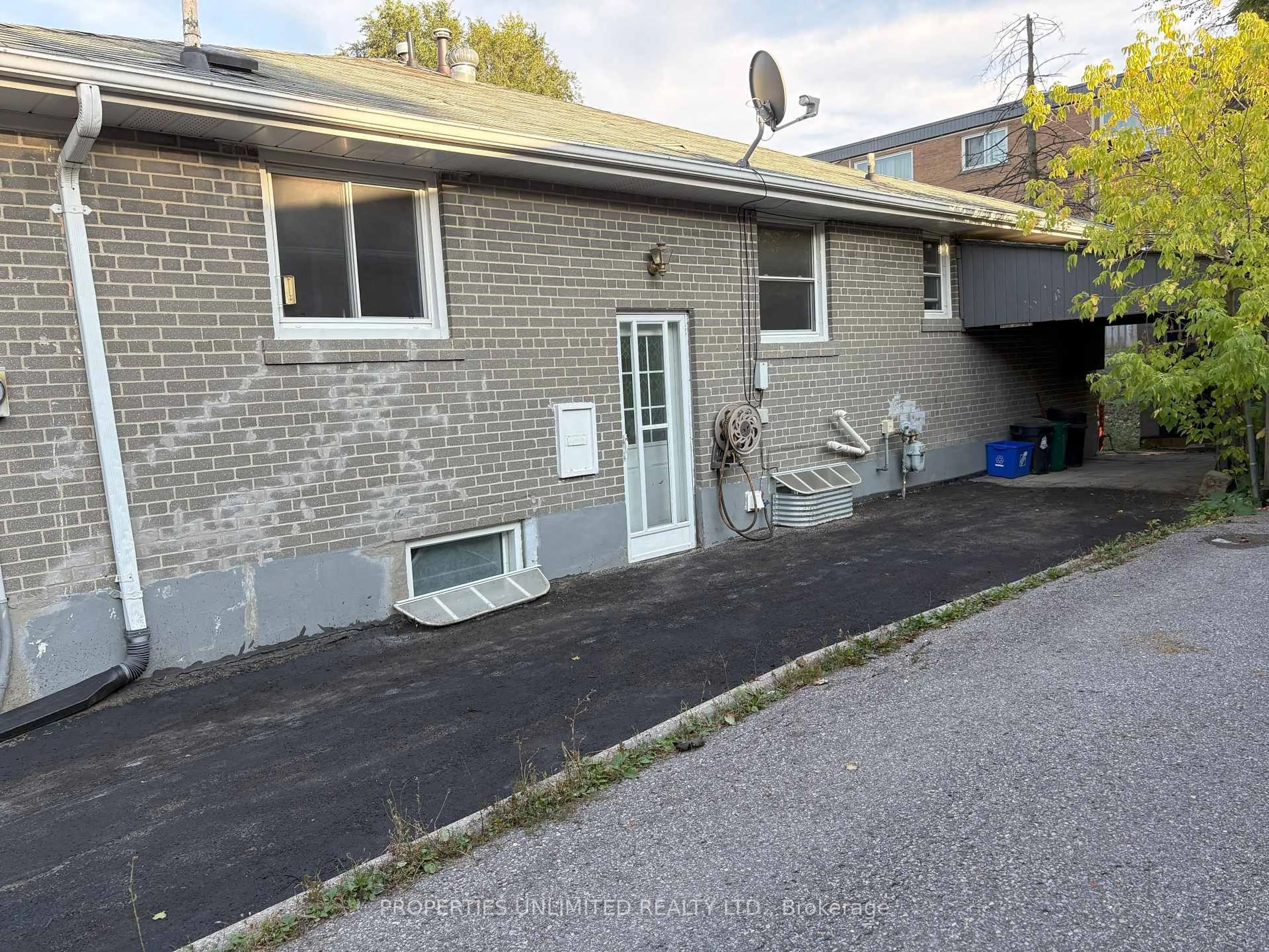 Unknown for 228 Penn Ave, Newmarket Ontario L3Y 2S5