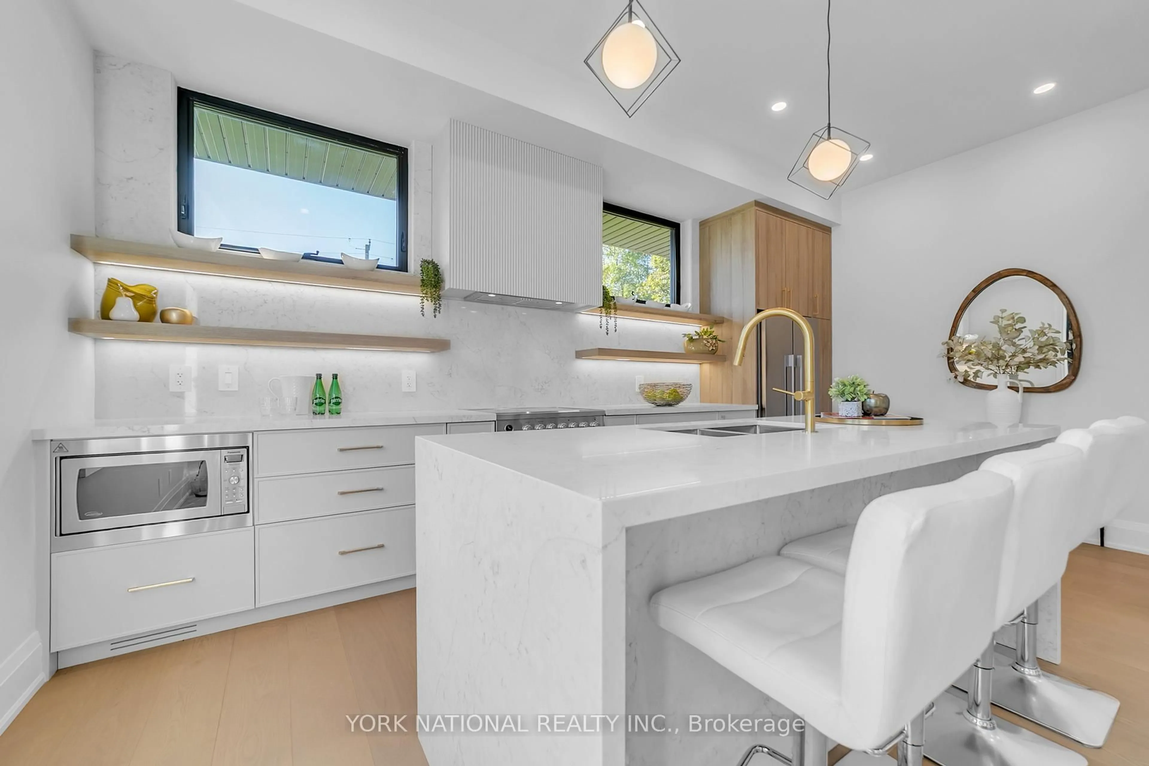 Contemporary kitchen, ceramic/tile floor for 59 Charles St #1, Newmarket Ontario L3Y 3V7