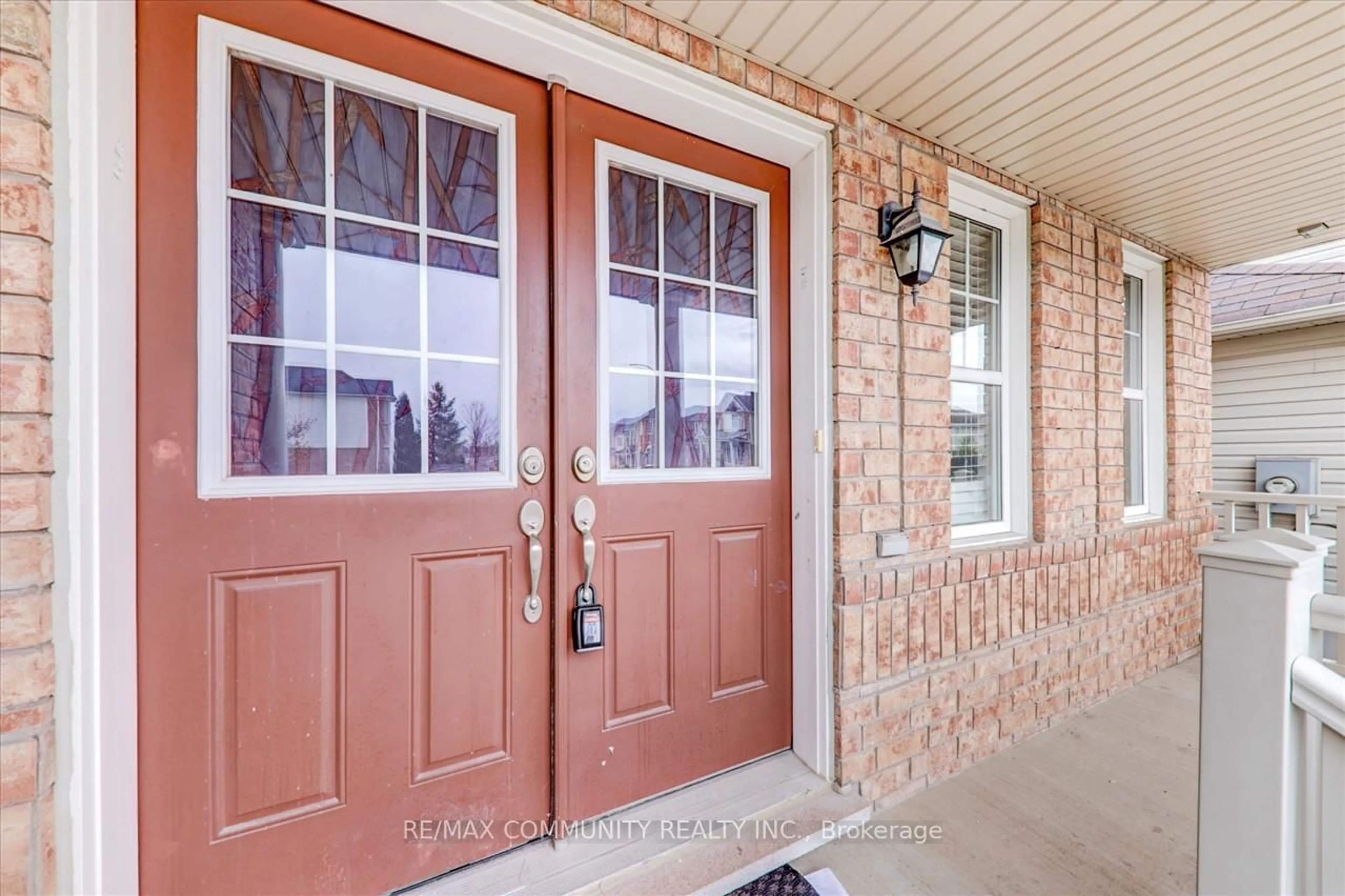 Indoor entryway for 47 Ferris Lane, New Tecumseth Ontario L9R 0J1