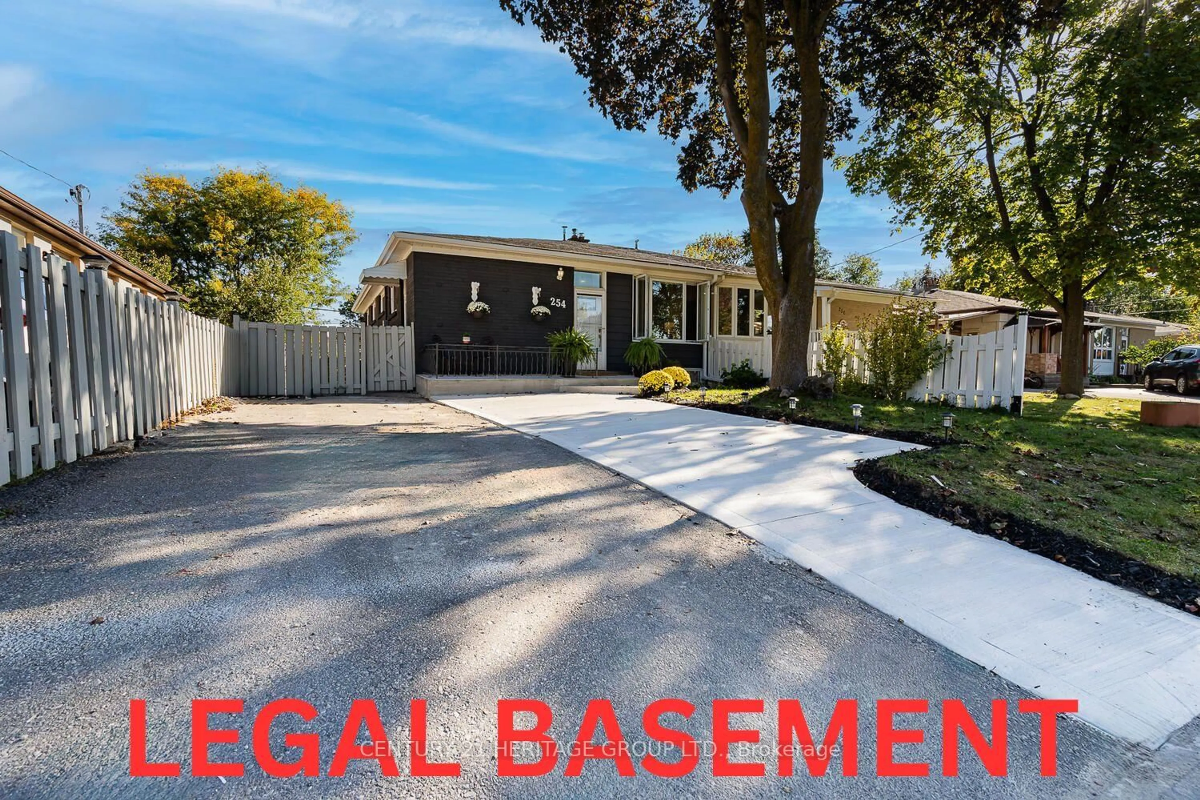 Home with vinyl exterior material, street for 254 Demaine Cres, Richmond Hill Ontario L4C 2W5