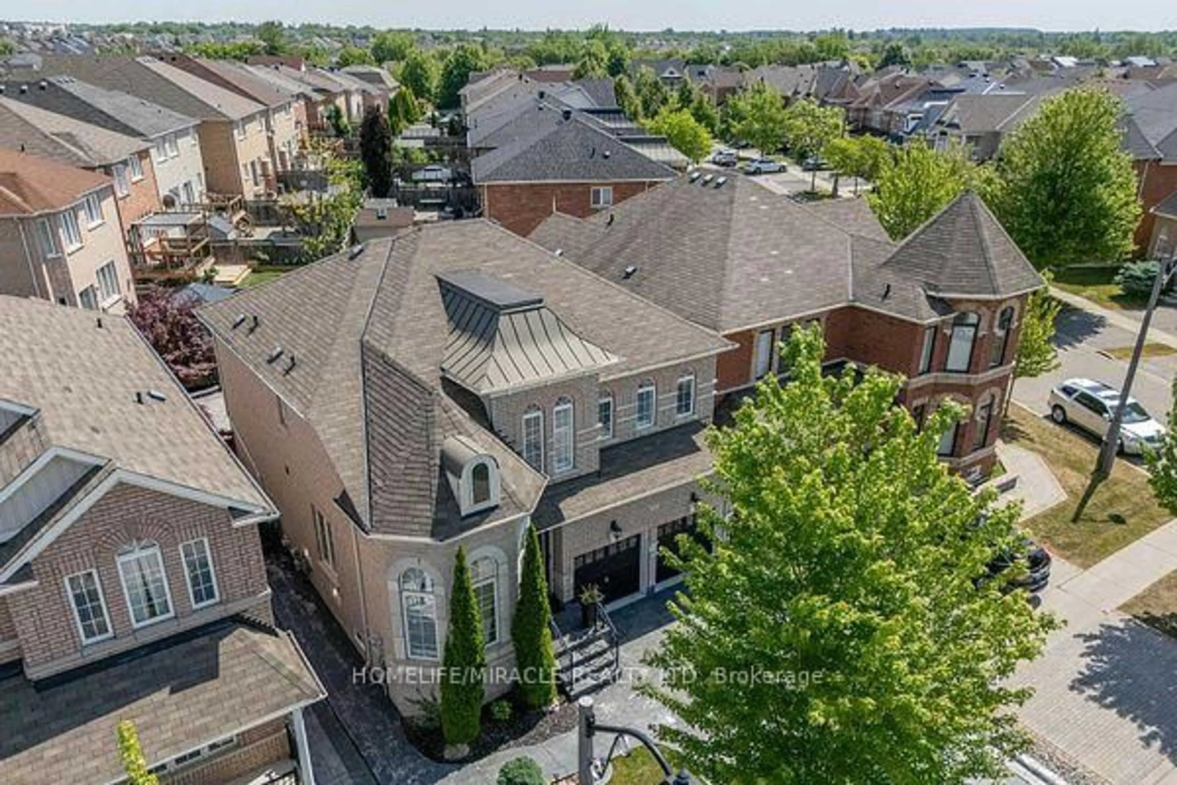 A pic from outside/outdoor area/front of a property/back of a property/a pic from drone, city buildings view from balcony for 32 Albert Roffey Cres, Markham Ontario L6B 0H1