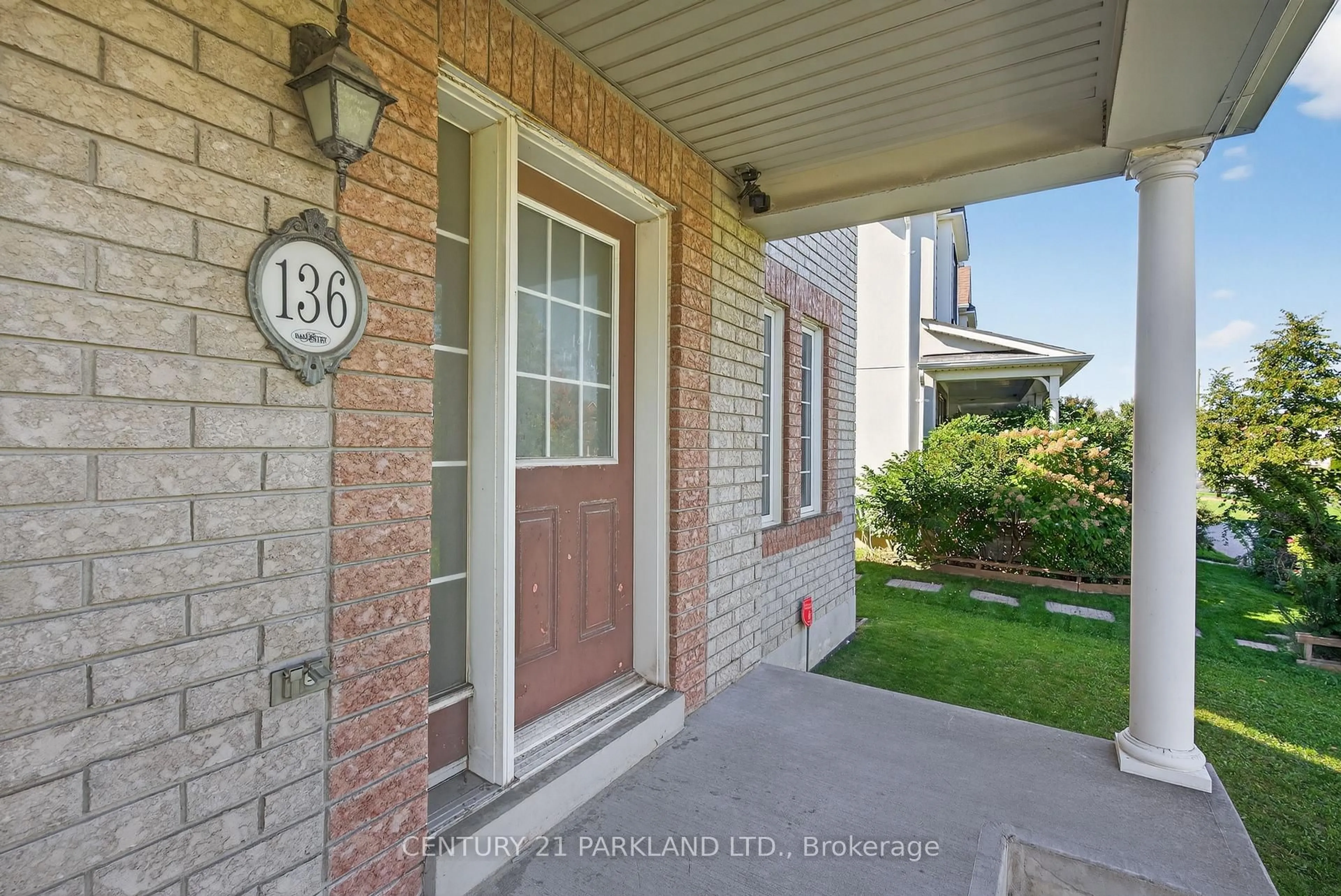 Indoor entryway for 136 Gas Lamp Lane, Markham Ontario L6B 1K9