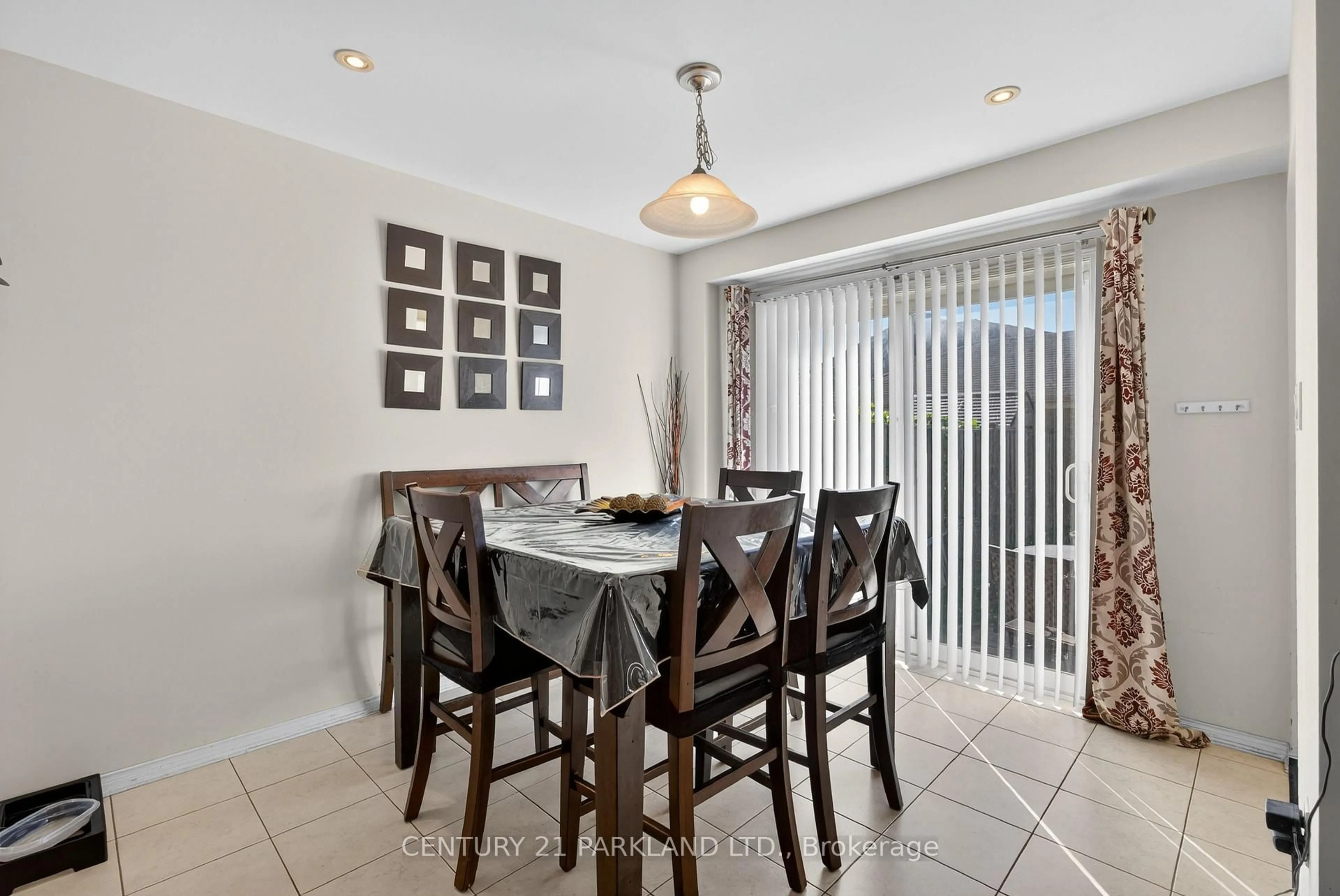 Dining room, unknown for 136 Gas Lamp Lane, Markham Ontario L6B 1K9