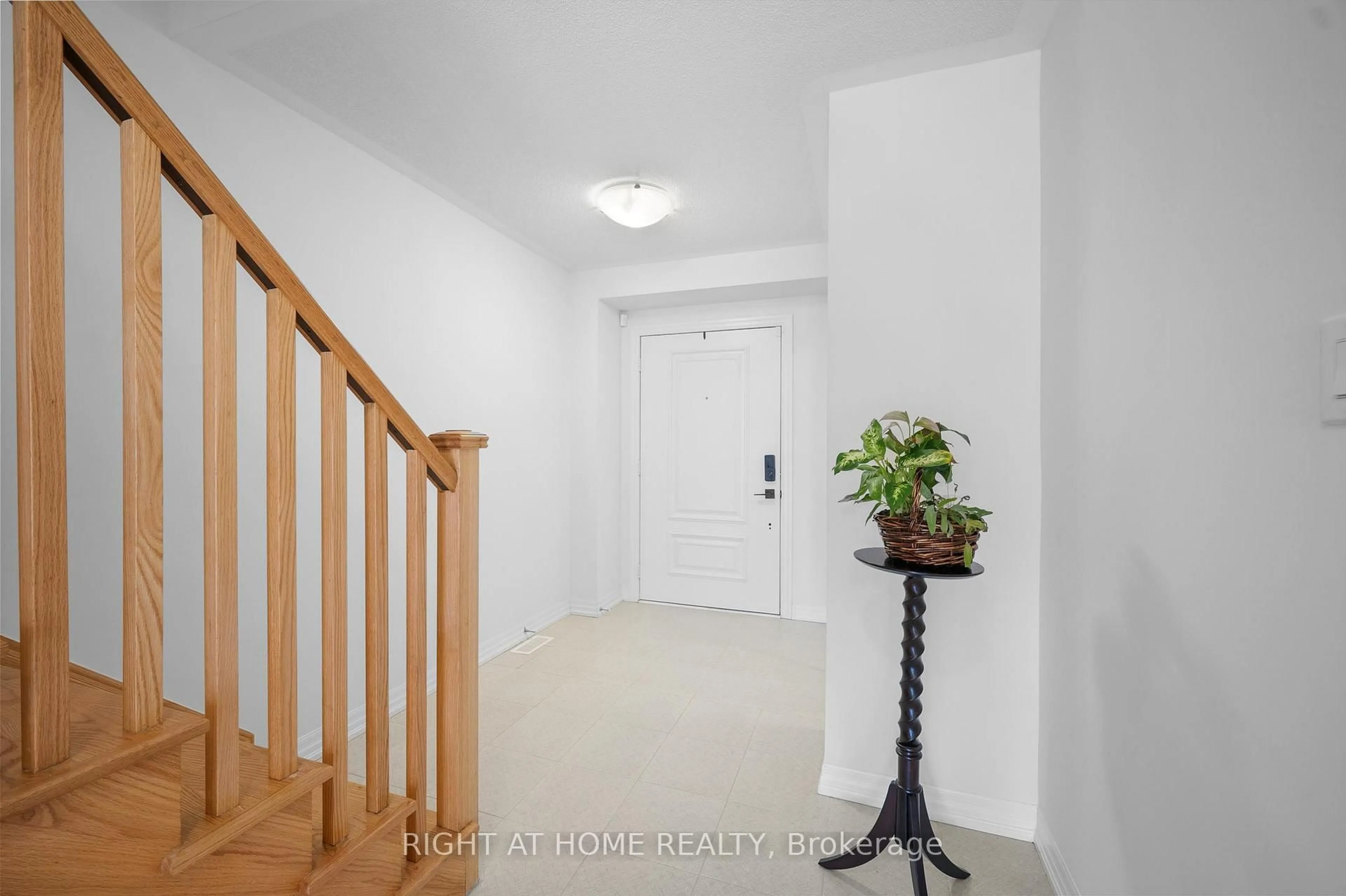 Indoor entryway for 55 Delano Way, Newmarket Ontario L3X 0L4