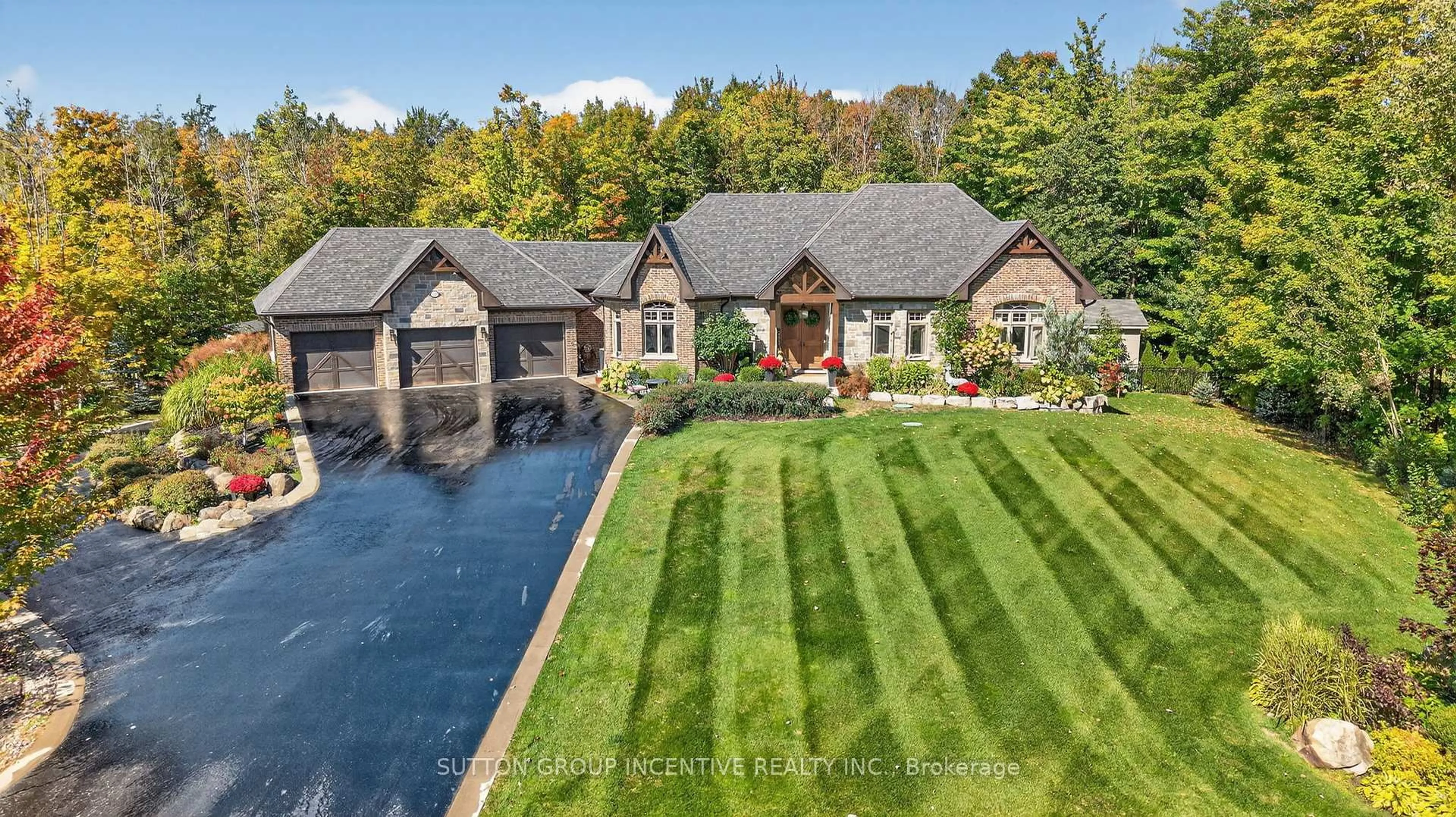 A pic from outside/outdoor area/front of a property/back of a property/a pic from drone, unknown for 1707 Wilkinson St, Innisfil Ontario L9S 5A8