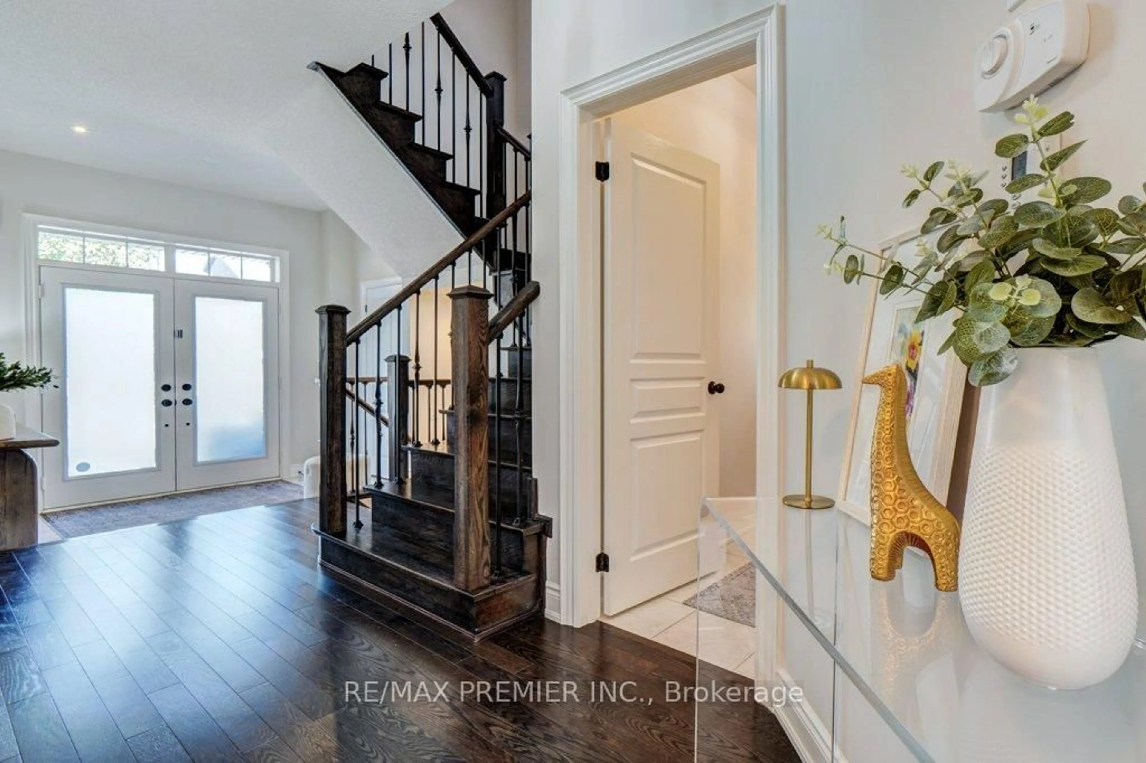 Indoor entryway for 15 Kincardine St, Vaughan Ontario L4H 4H5