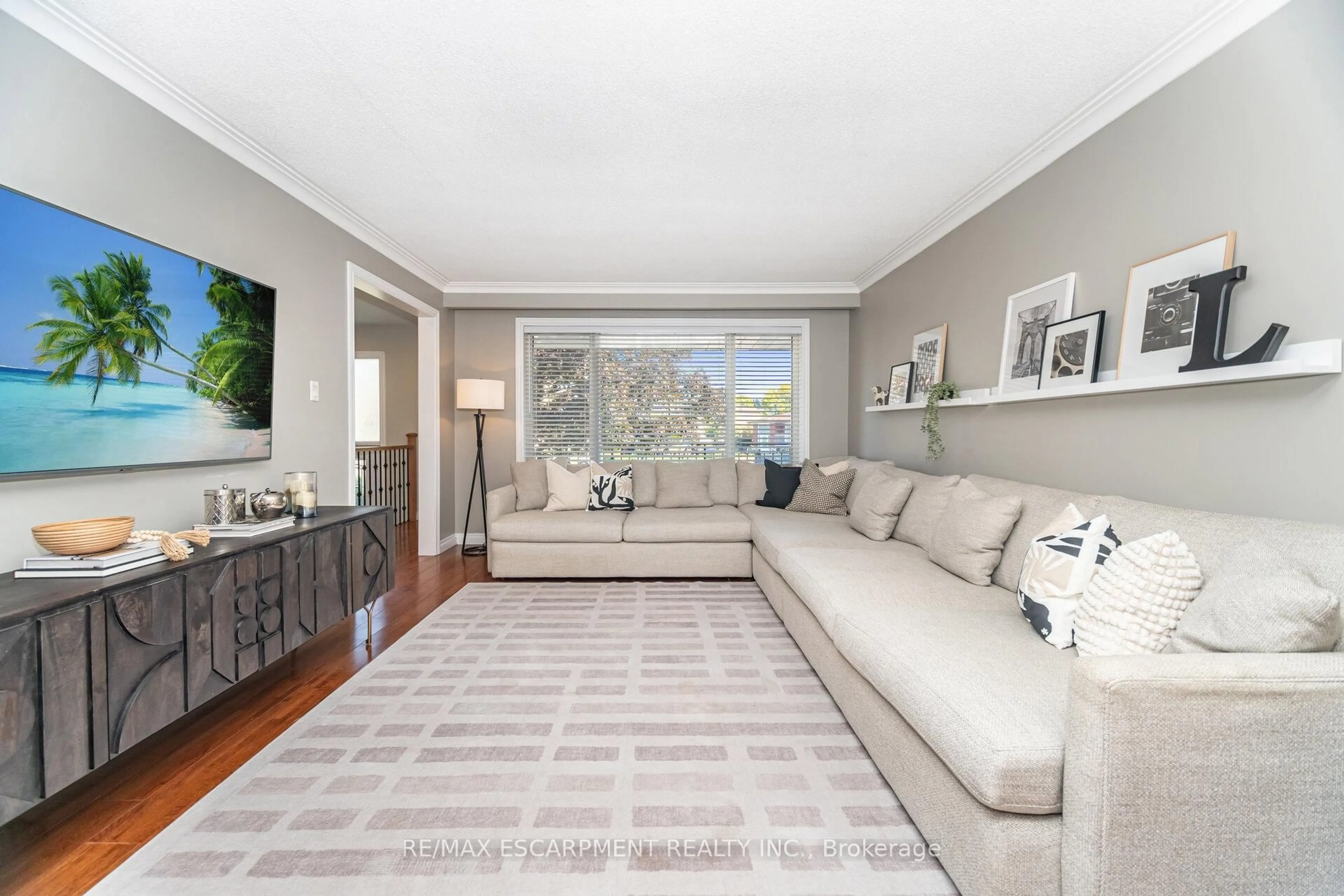 Living room with furniture, unknown for 154 Rainbow Dr, Vaughan Ontario L4L 2K7