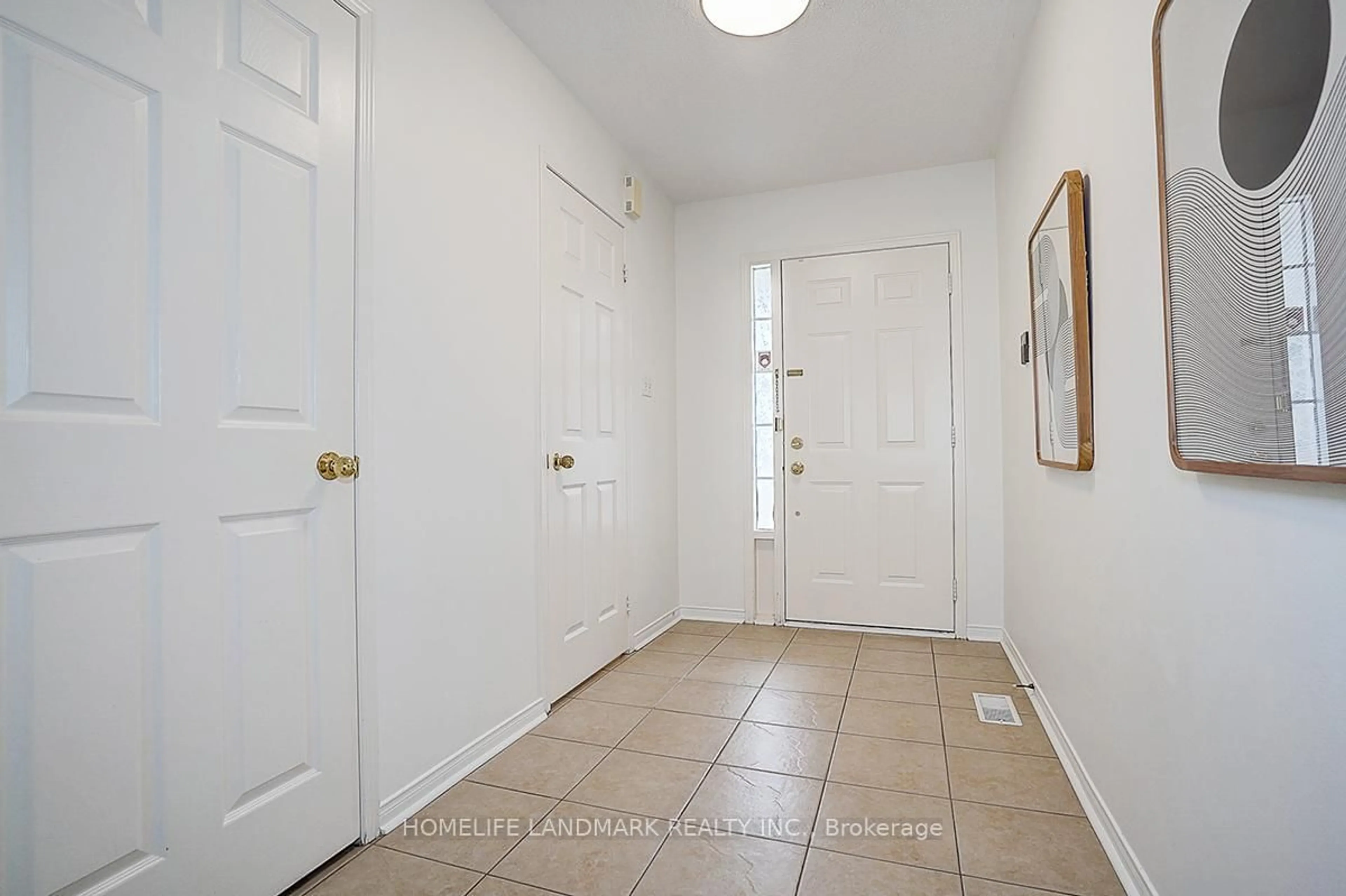 Indoor entryway for 21 Raintree Dr, Markham Ontario L3R 5T9