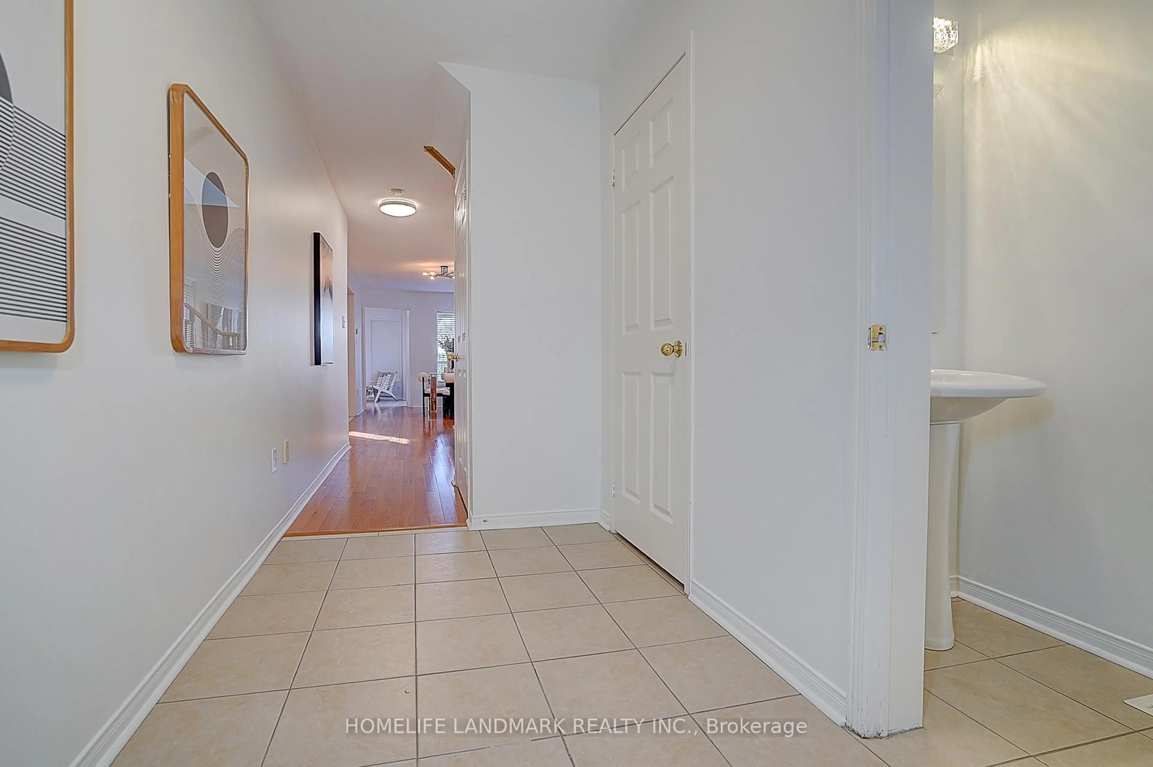 Indoor entryway for 21 Raintree Dr, Markham Ontario L3R 5T9
