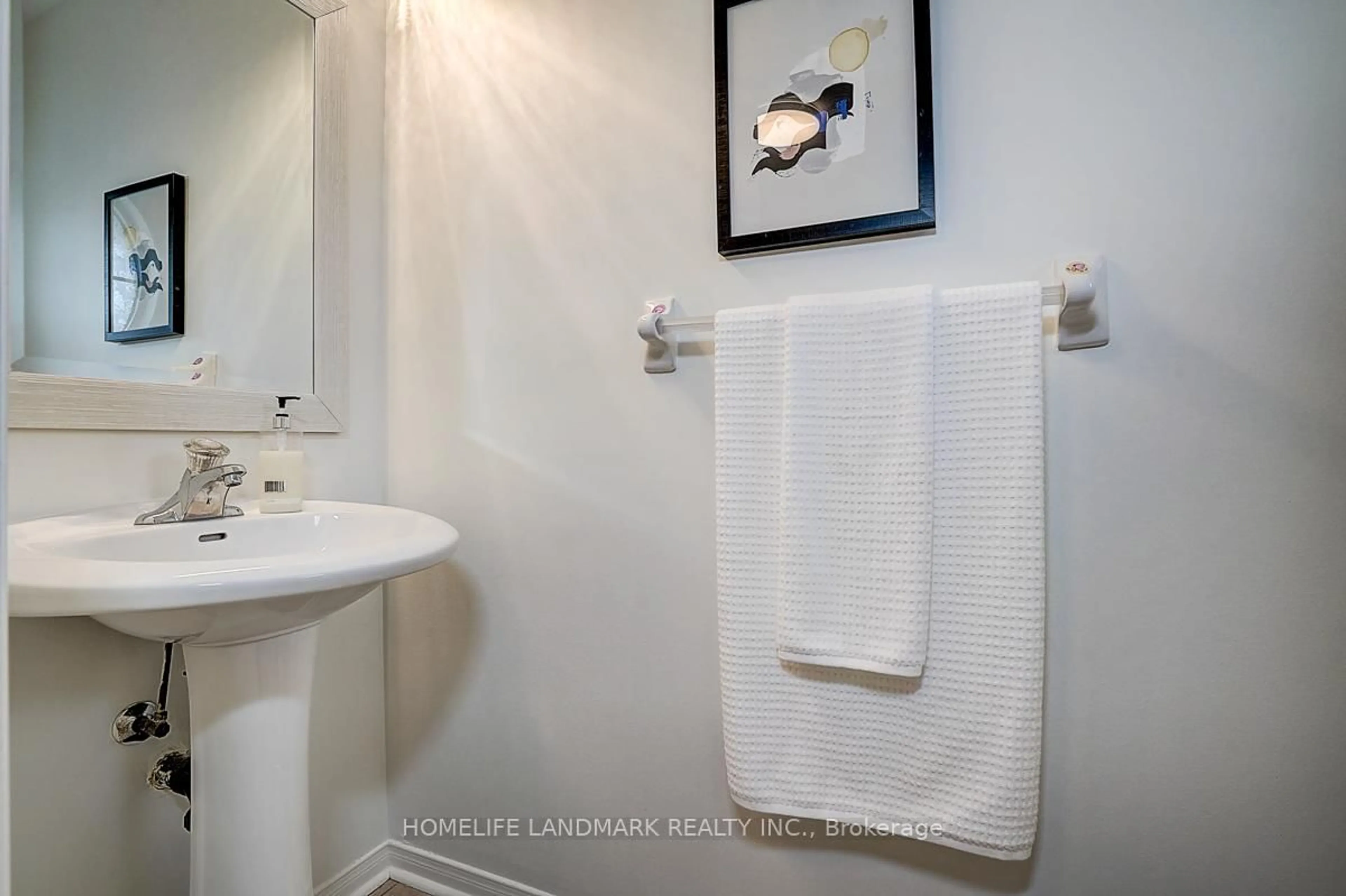 Standard bathroom, ceramic/tile floor for 21 Raintree Dr, Markham Ontario L3R 5T9