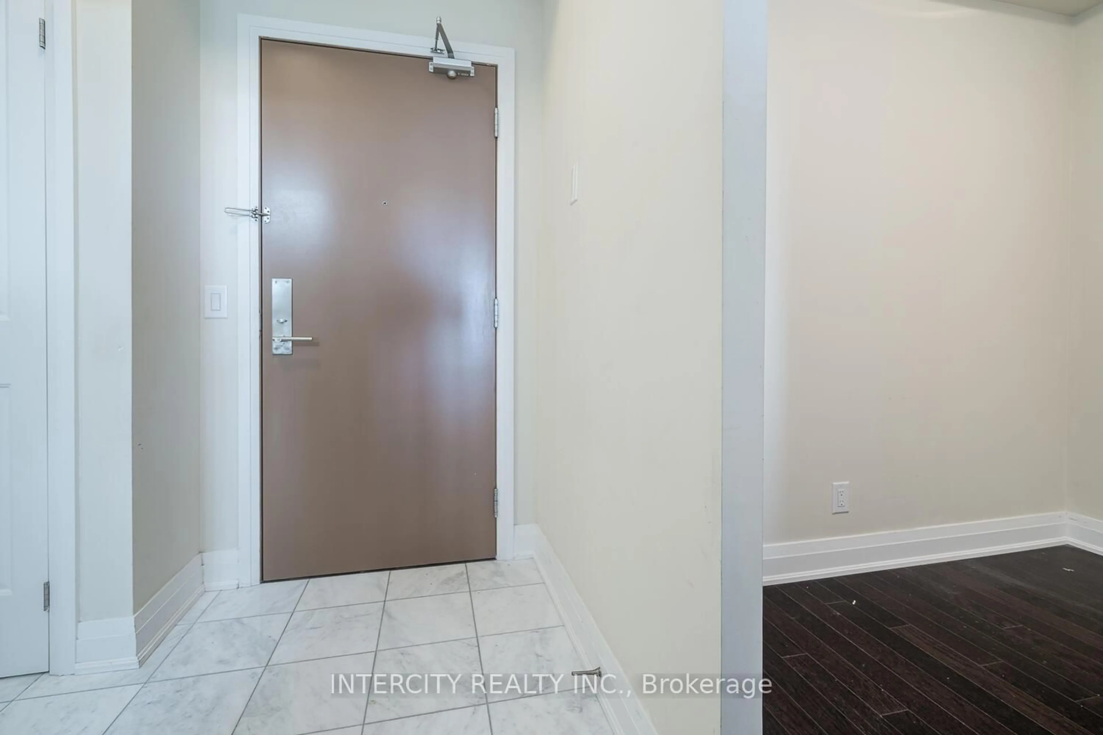 Indoor entryway for 520 Steeles Ave #1102, Vaughan Ontario L4J 8A4