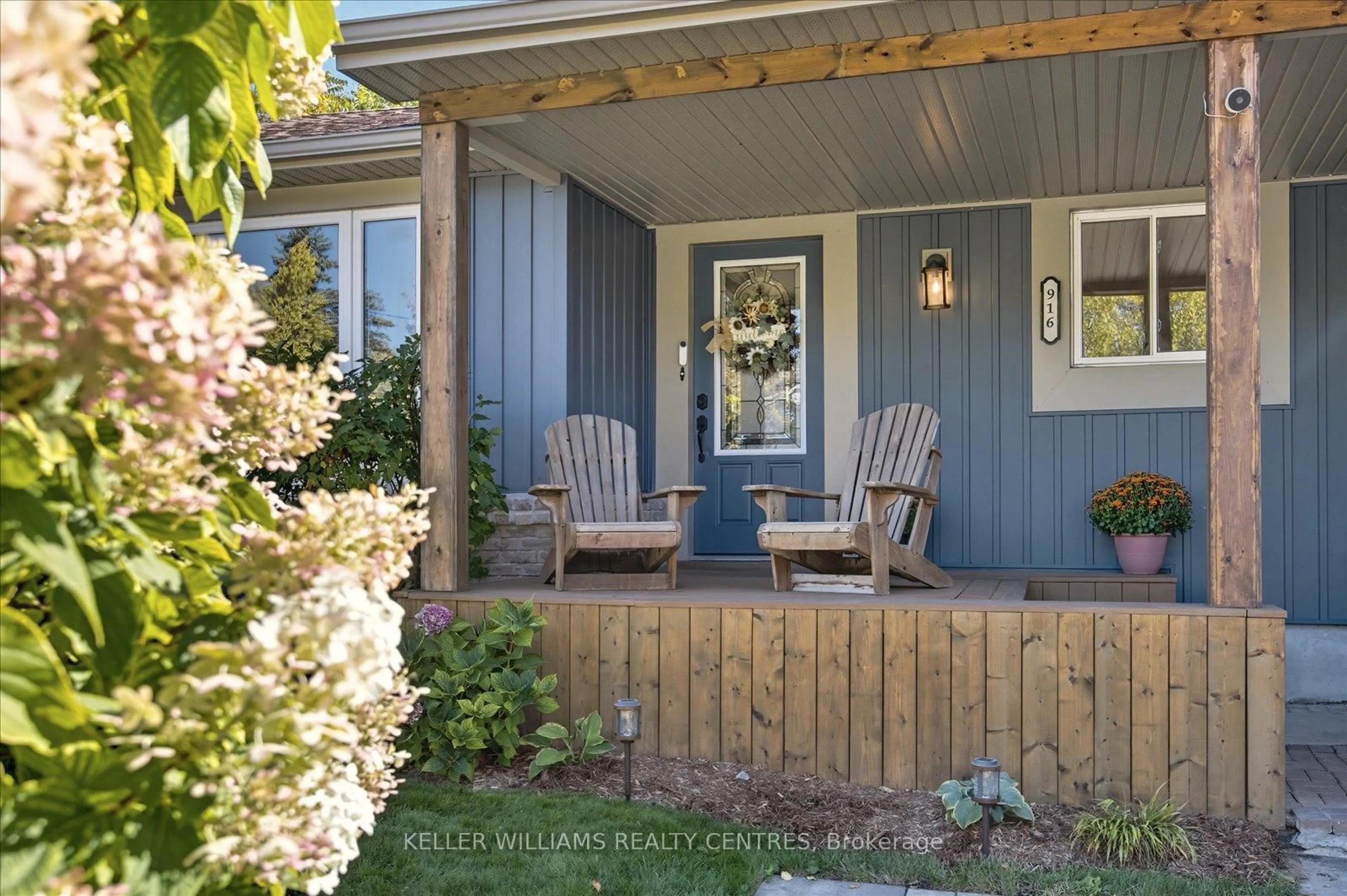 Patio, street for 916 Elgin St, Newmarket Ontario L3Y 3C1