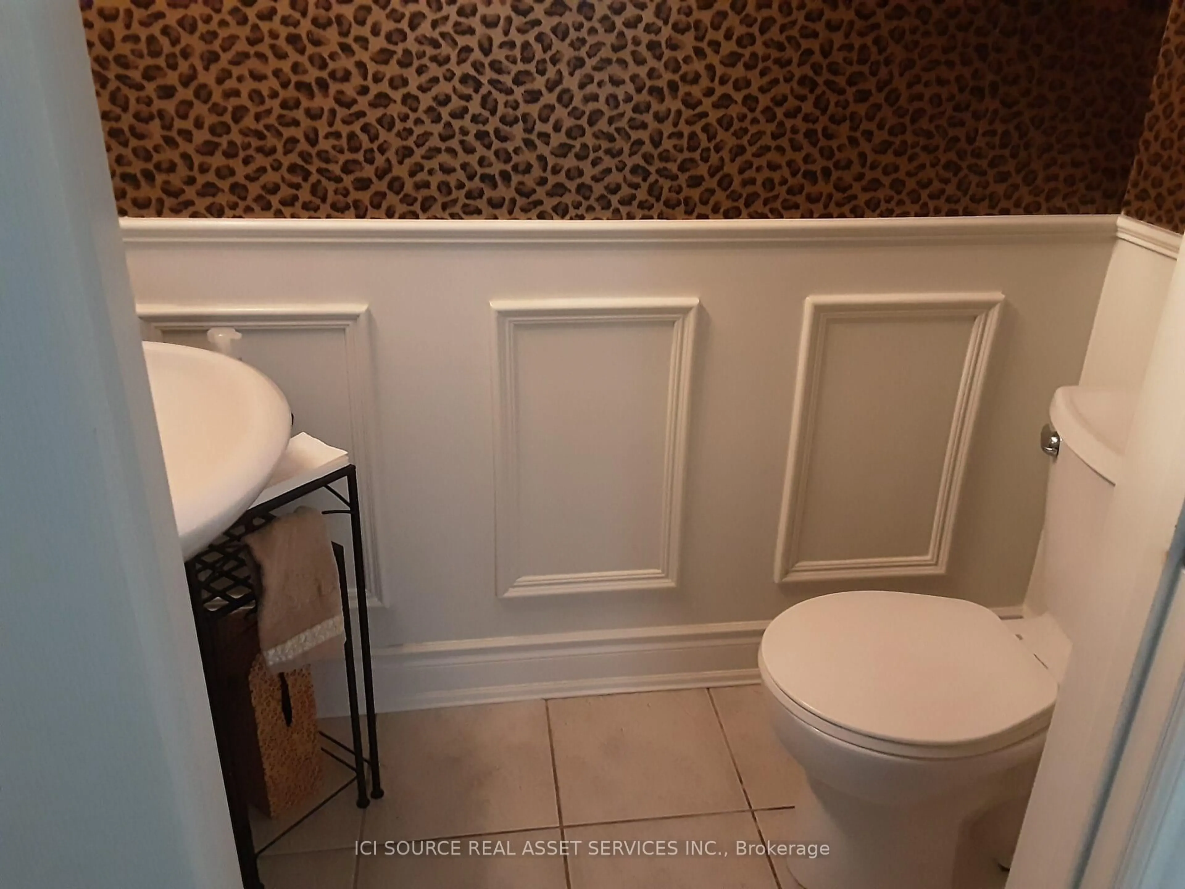 A pic of a room for 72 Tuscany Grande, New Tecumseth Ontario L9R 0E2