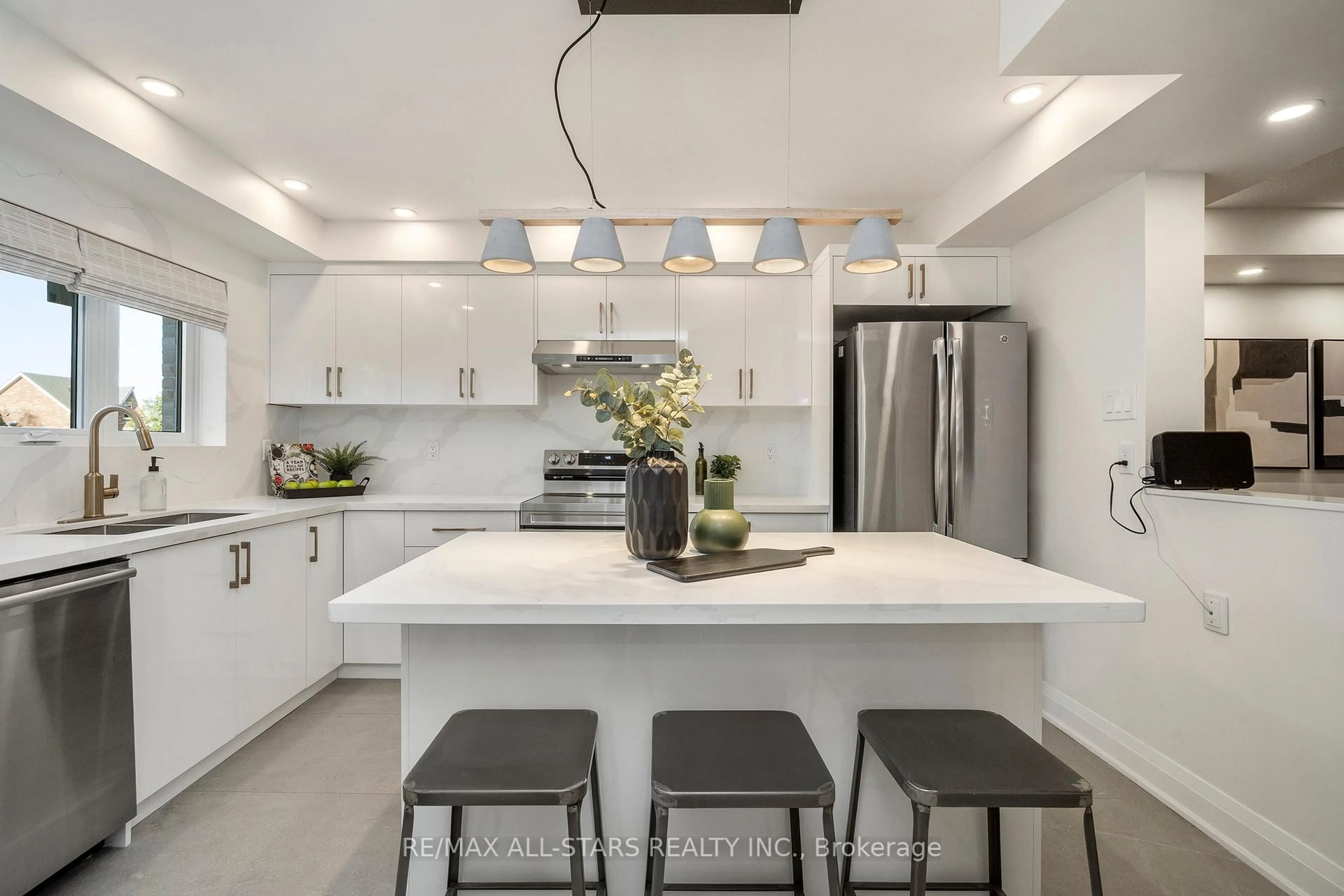 Contemporary kitchen, ceramic/tile floor for 21 Rougehaven Way, Markham Ontario L3P 7W5