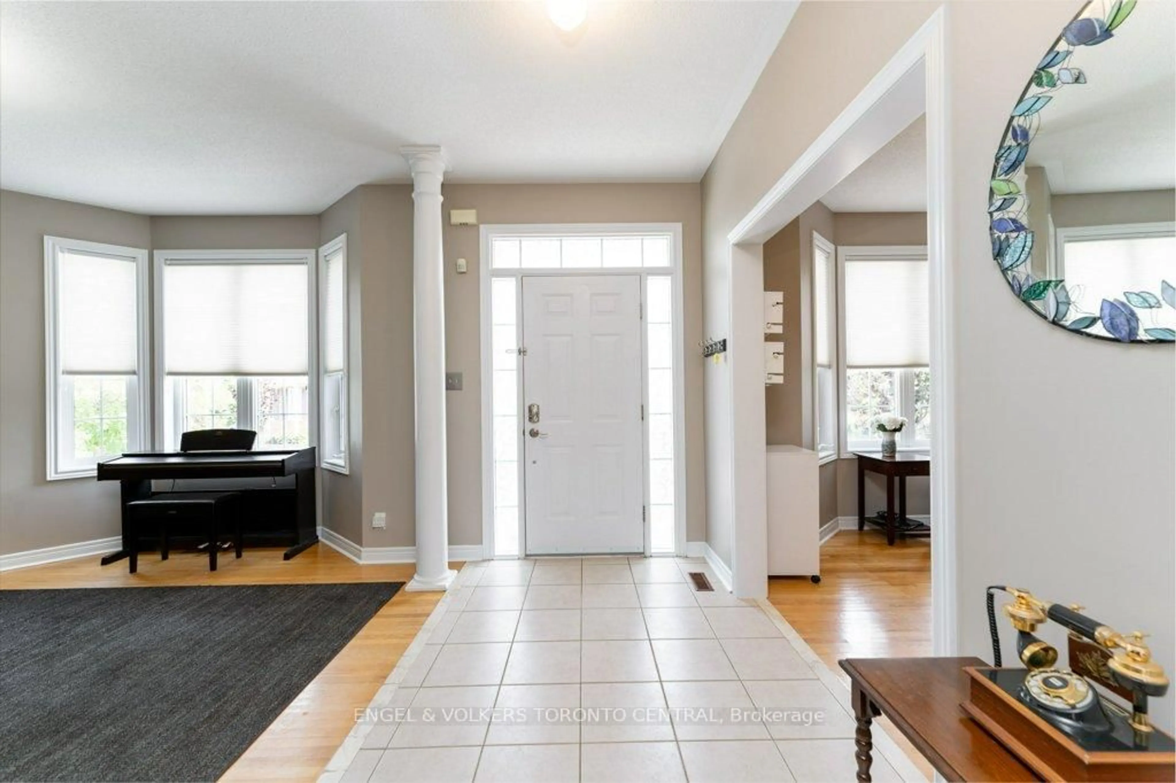 Indoor entryway for 22 Donald Sim Ave, Markham Ontario L6B 1B6