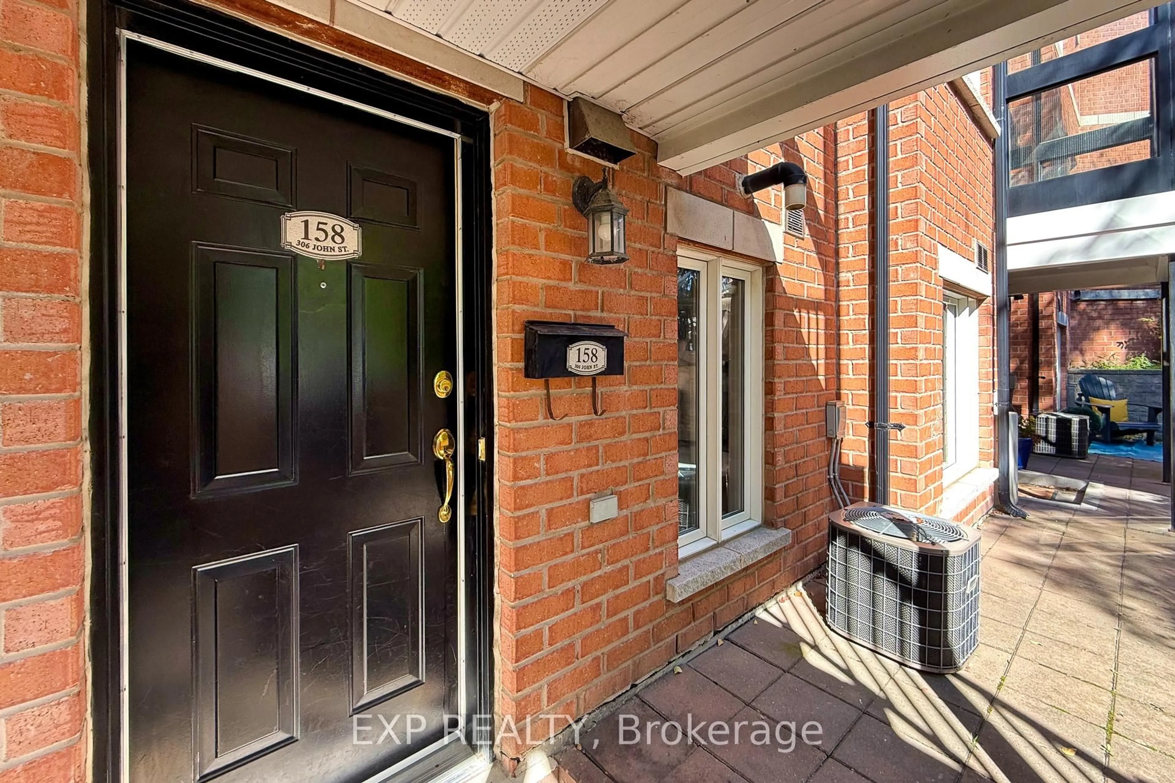 Indoor entryway for 306 John St #158, Markham Ontario L3T 0A7
