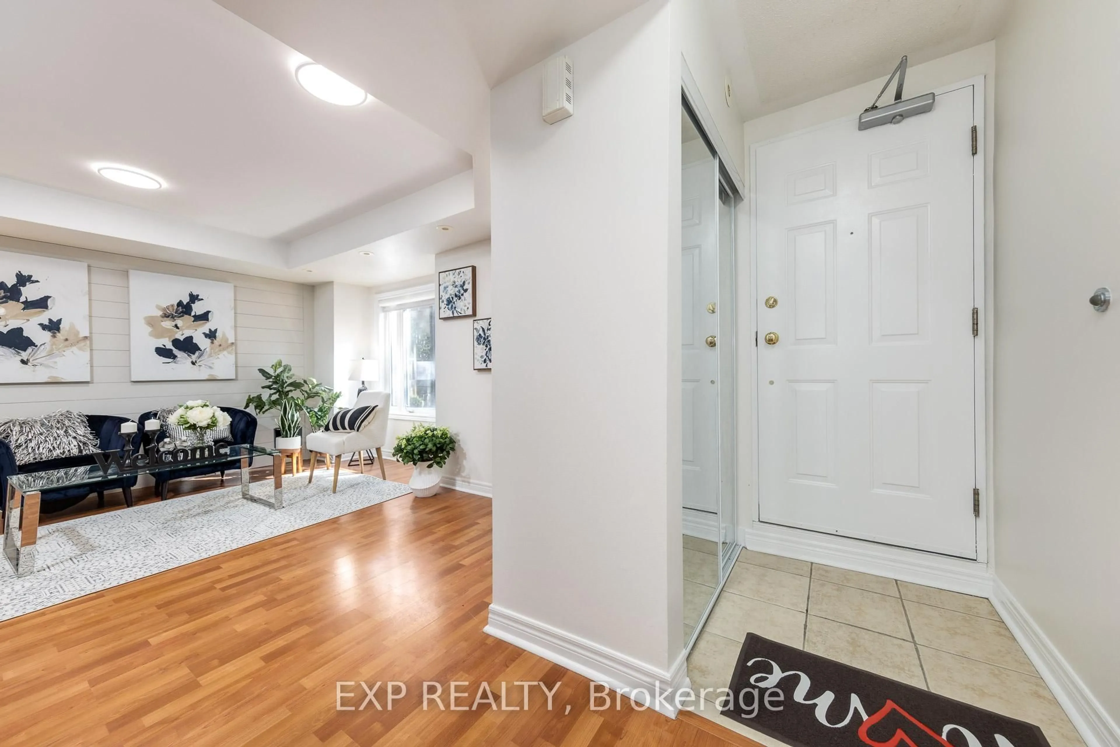 Indoor entryway for 306 John St #158, Markham Ontario L3T 0A7