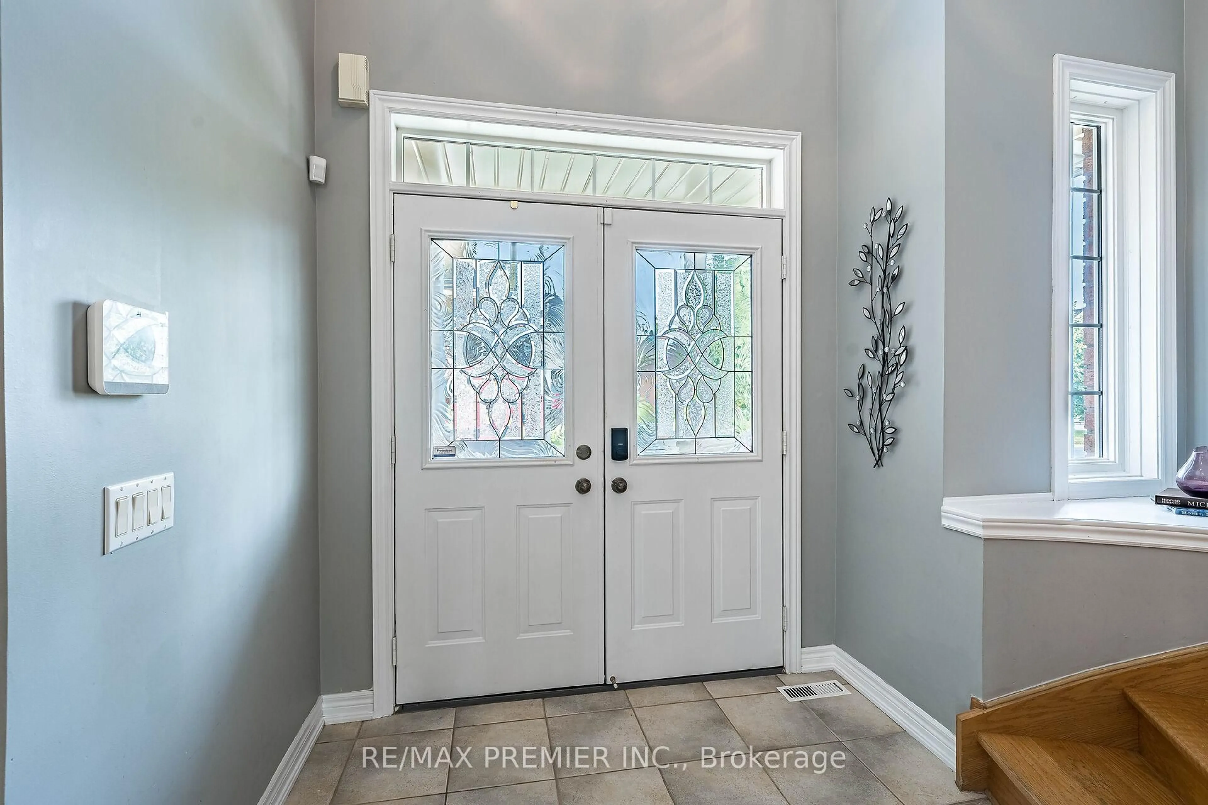 Indoor entryway for 56 Wicker Dr, Richmond Hill Ontario L4E 4T5