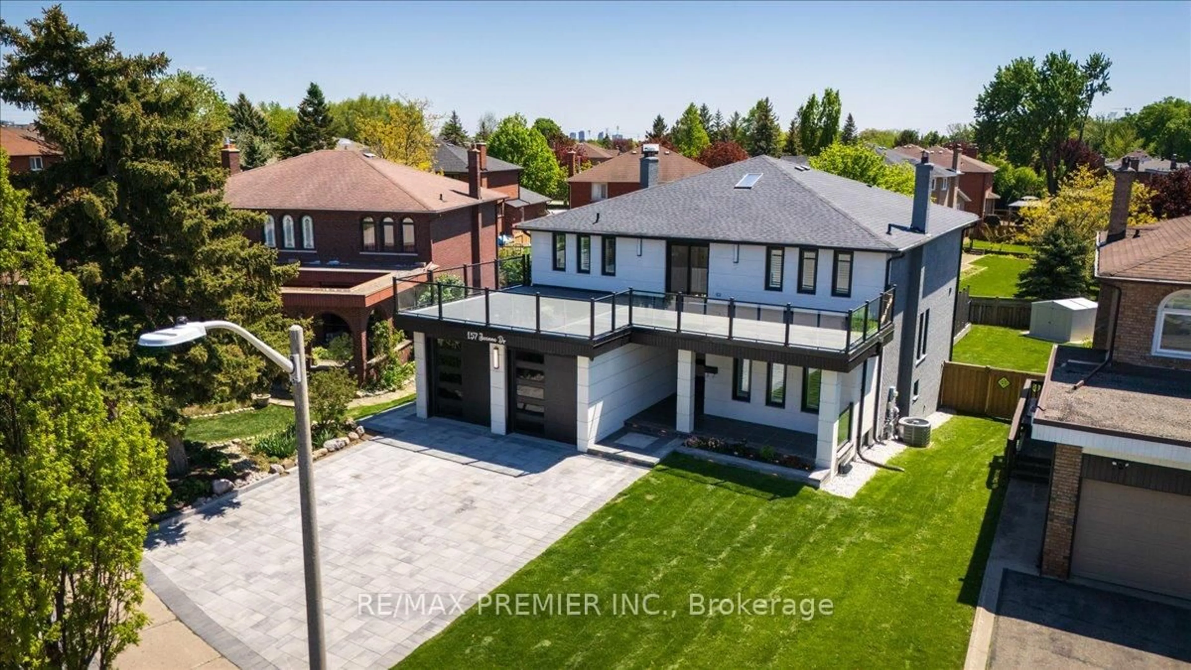 A pic from outside/outdoor area/front of a property/back of a property/a pic from drone, unknown for 157 Jeanne Dr, Vaughan Ontario L4L 1X8