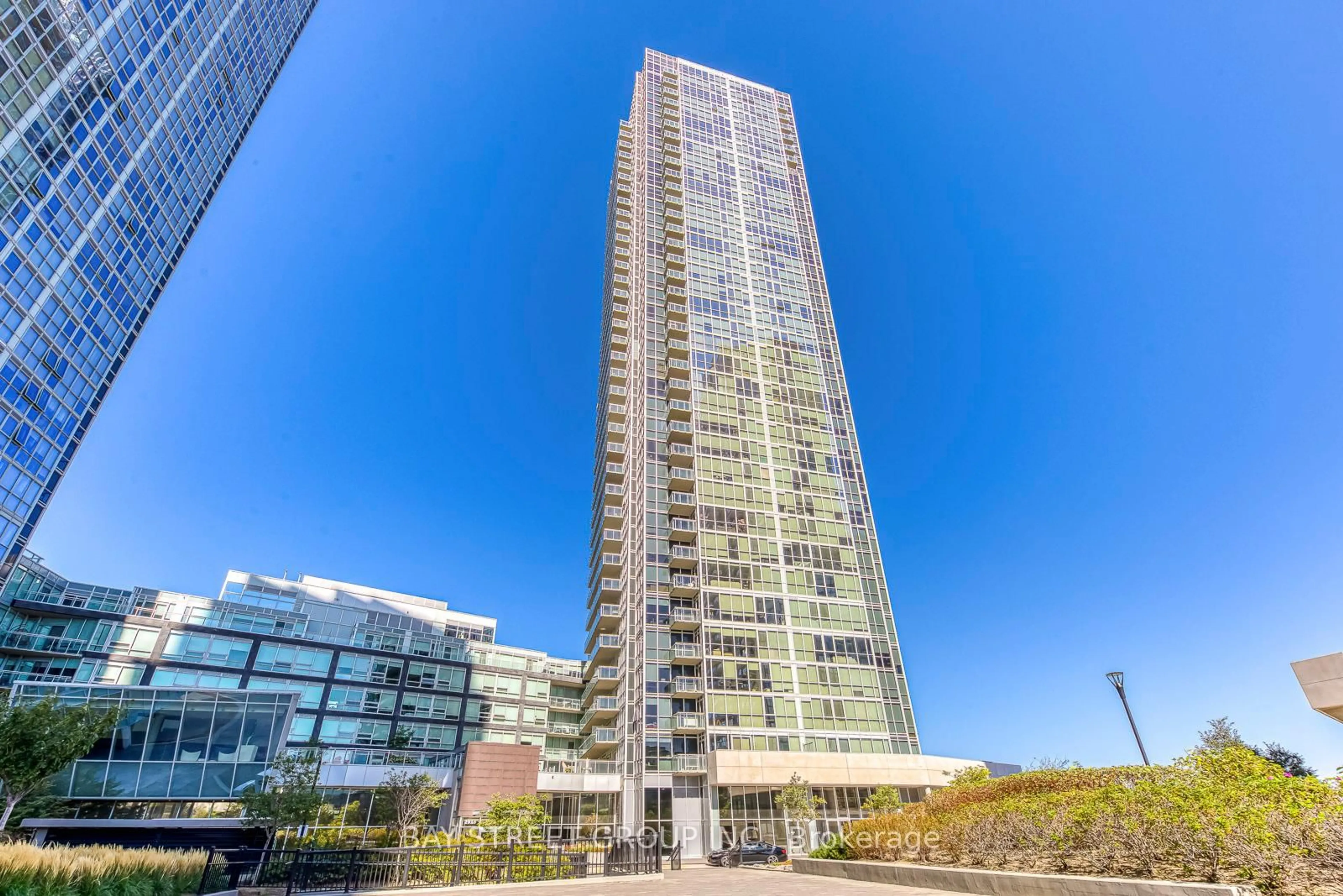 A pic from outside/outdoor area/front of a property/back of a property/a pic from drone, building for 2908 Highway 7 Rd #2502, Vaughan Ontario L4K 0K5