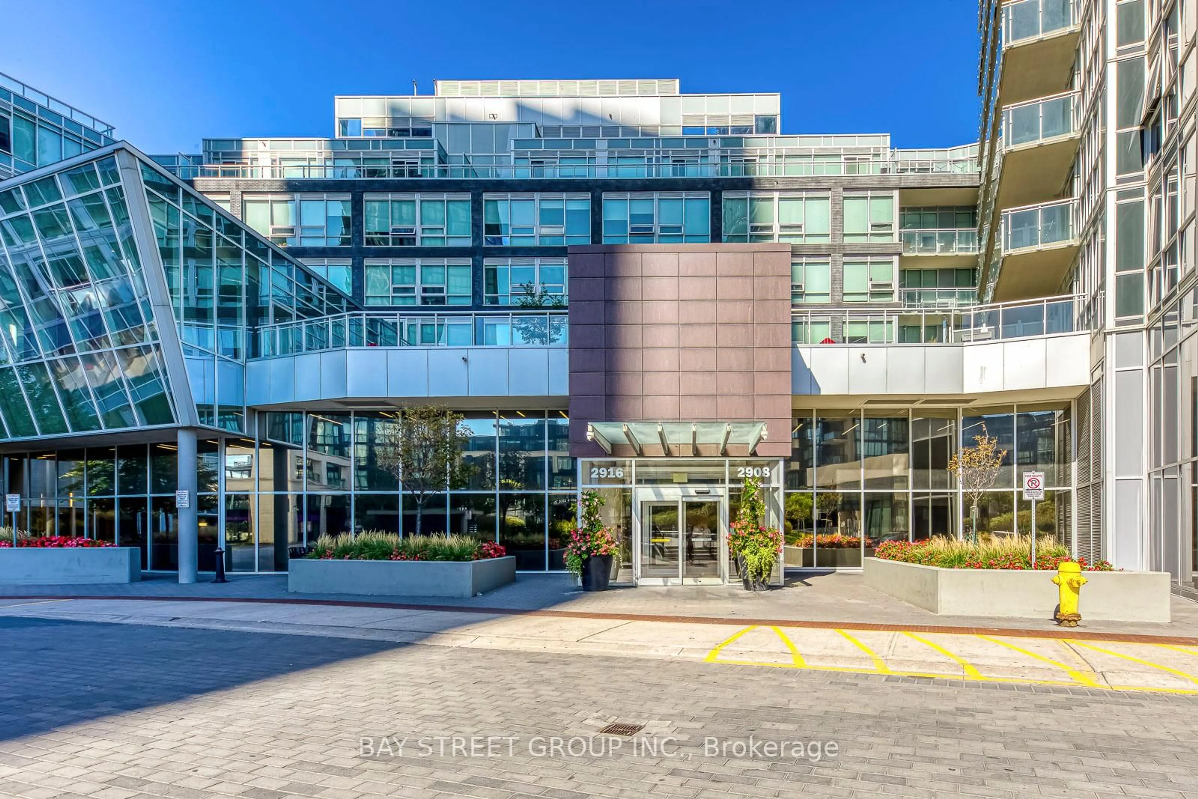 Indoor foyer for 2908 Highway 7 Rd #2502, Vaughan Ontario L4K 0K5