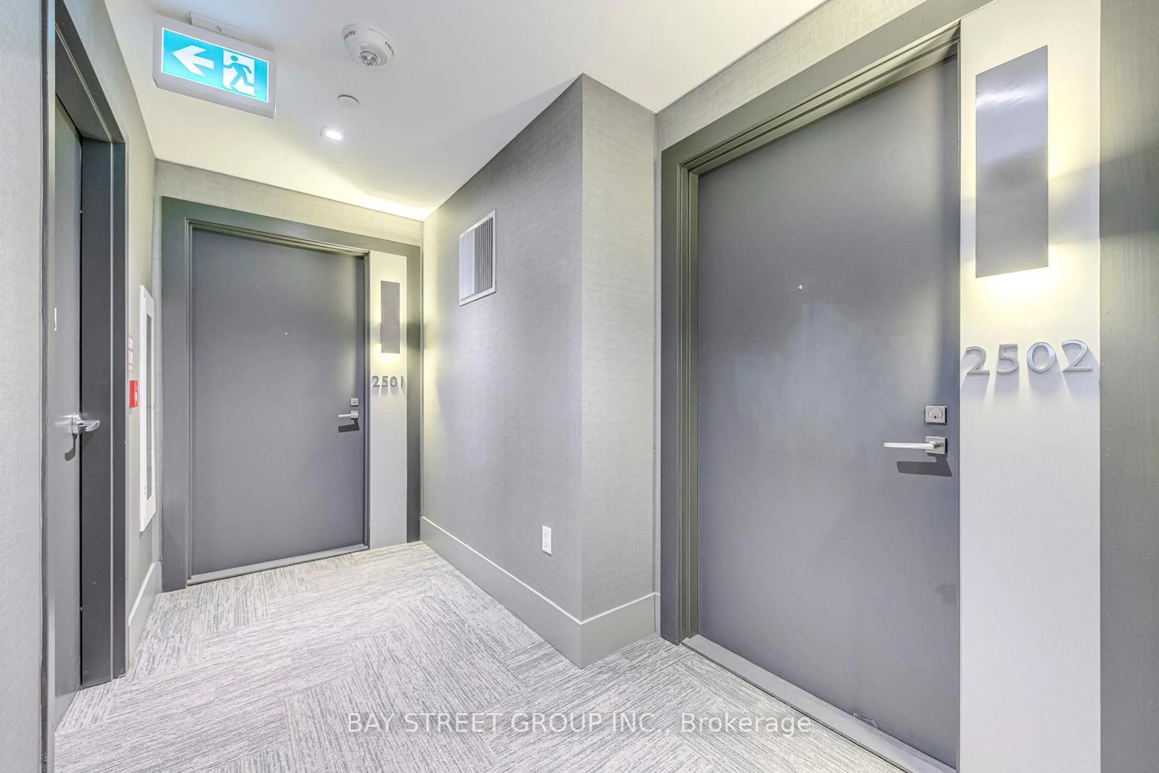 Indoor foyer for 2908 Highway 7 Rd #2502, Vaughan Ontario L4K 0K5