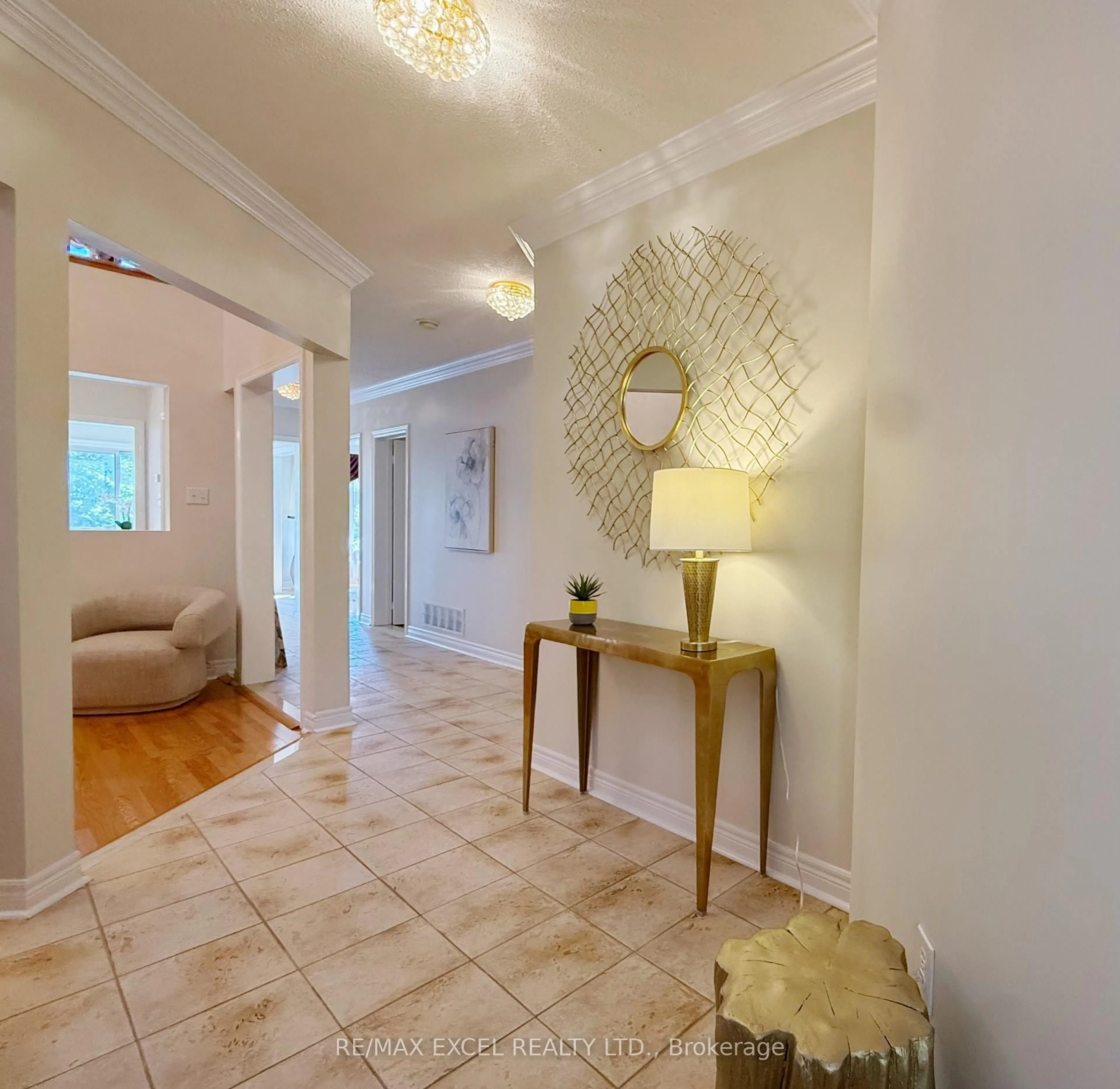Indoor foyer for 65 Falling River Dr, Richmond Hill Ontario L4S 2R3