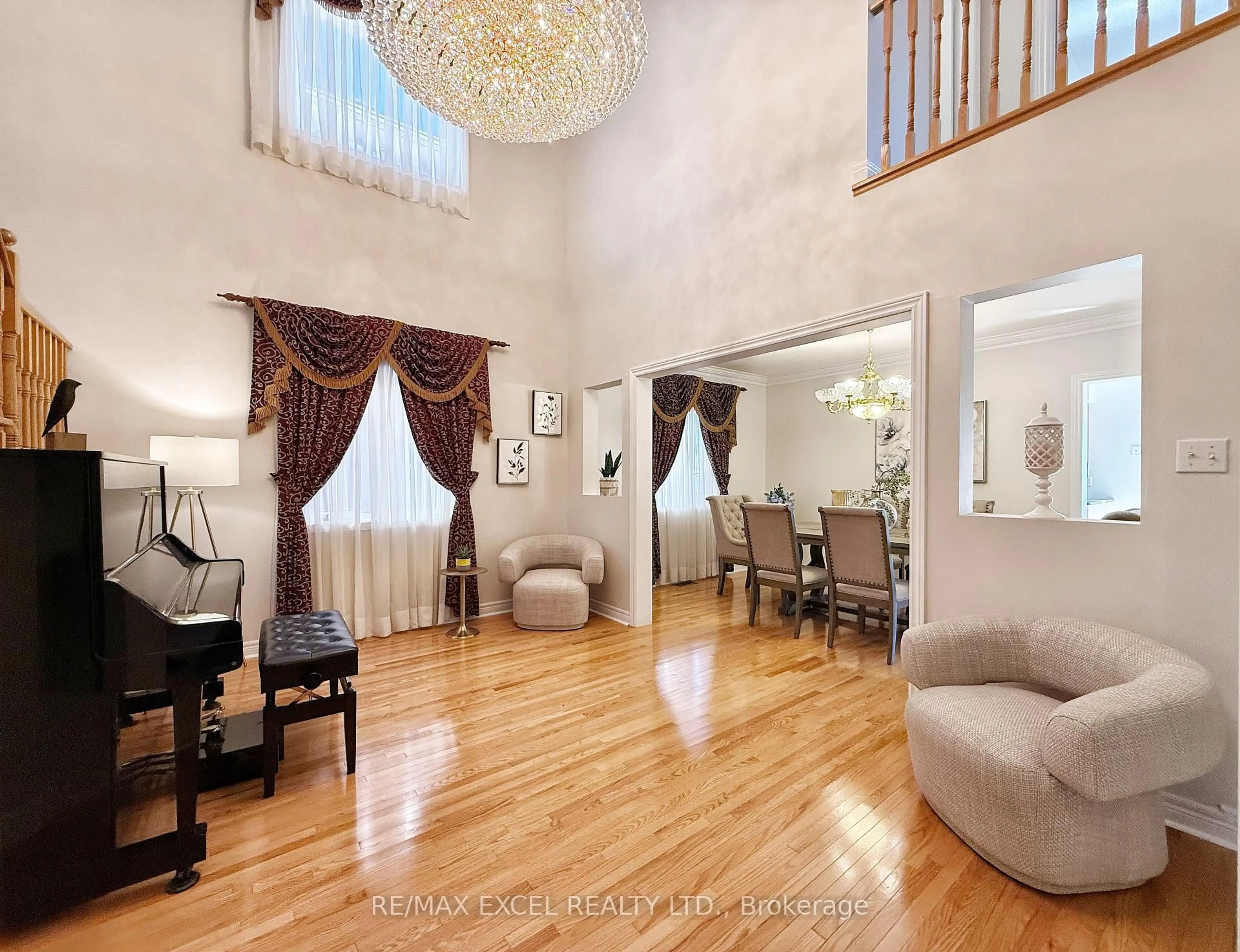 Indoor foyer for 65 Falling River Dr, Richmond Hill Ontario L4S 2R3