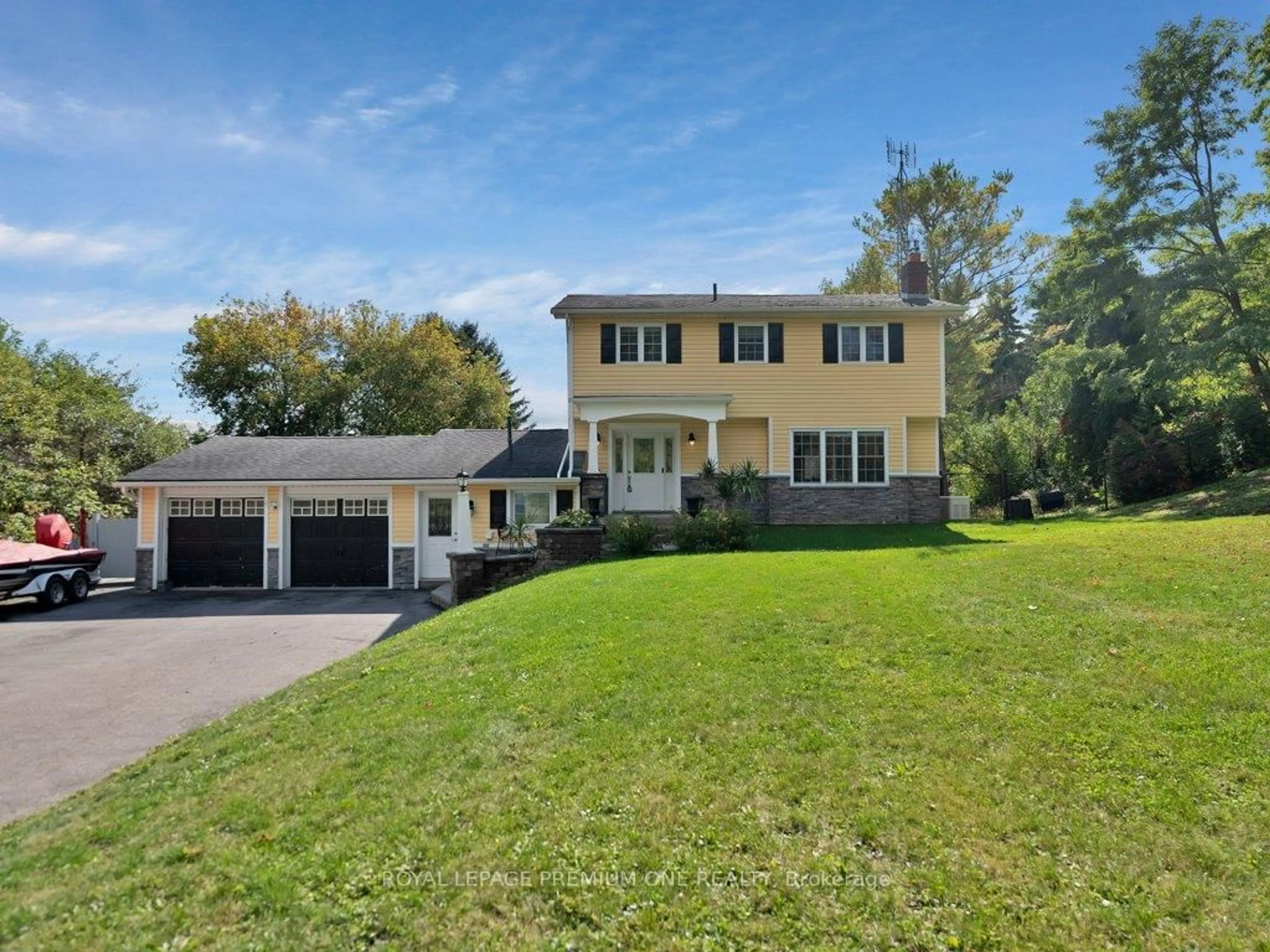 Home with vinyl exterior material, street for 6921 4th Line, New Tecumseth Ontario L0G 1W0