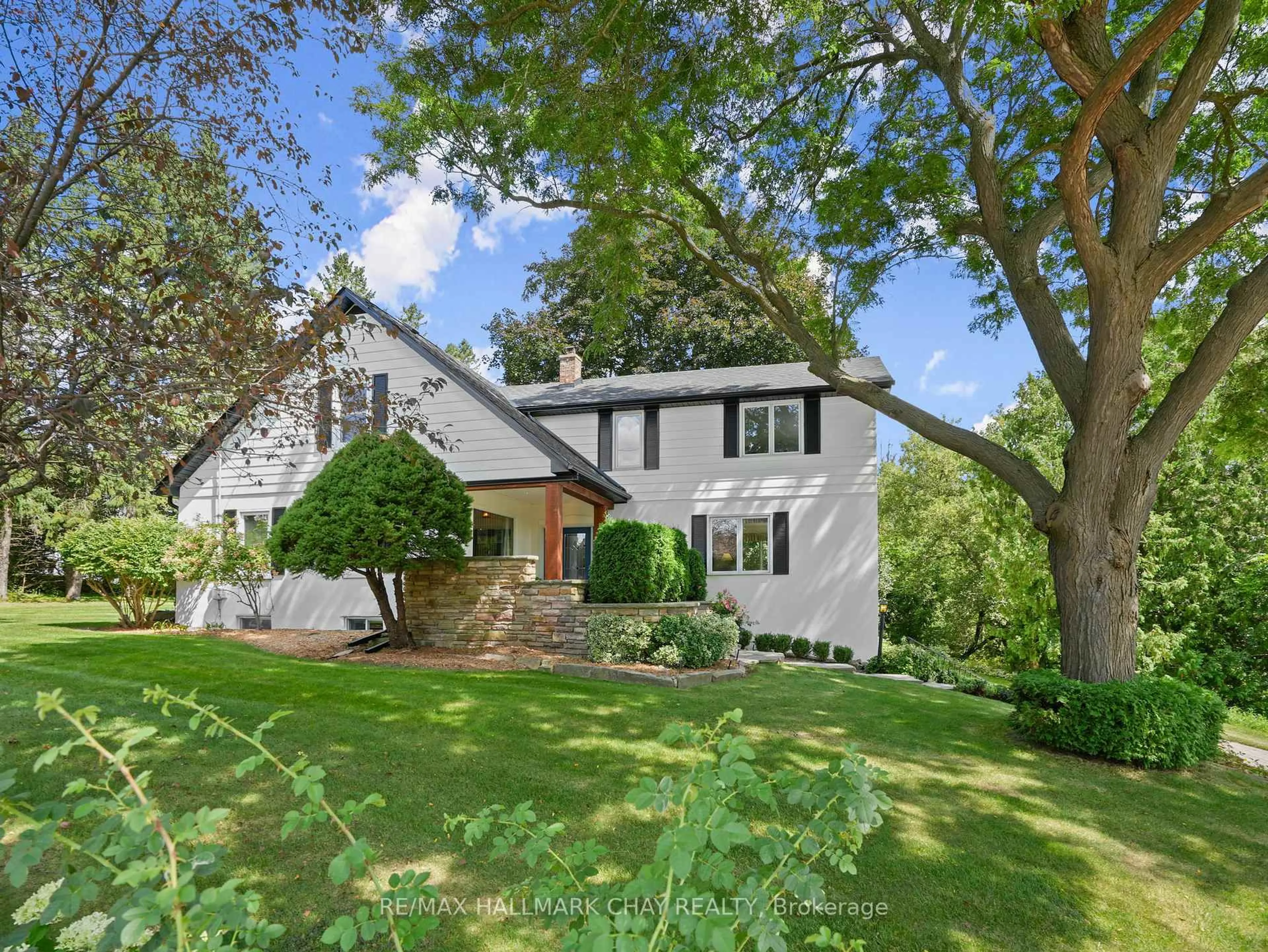A pic from outside/outdoor area/front of a property/back of a property/a pic from drone, street for 5053 Boyne St, New Tecumseth Ontario L9R 1V2