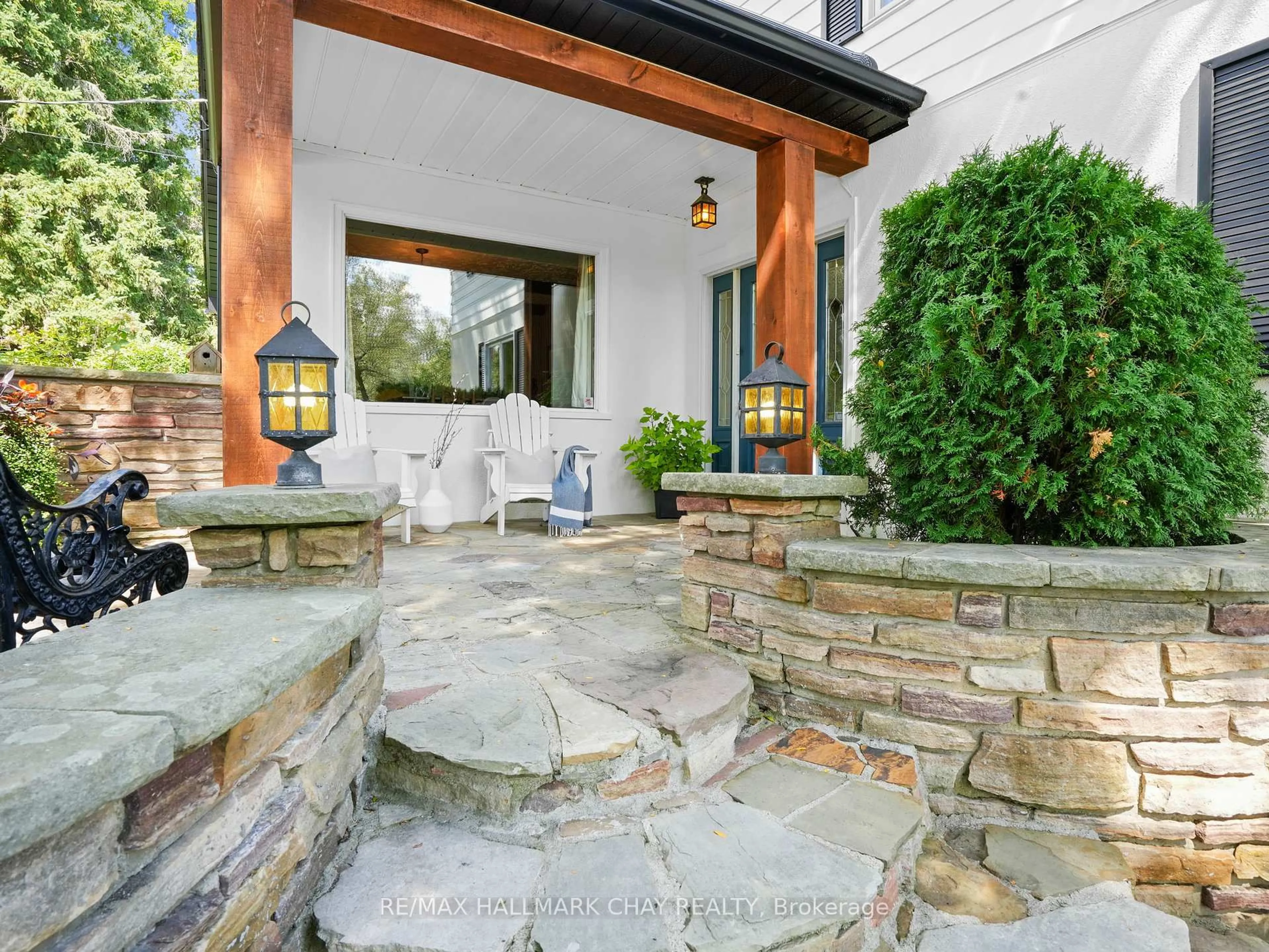 Patio, street for 5053 Boyne St, New Tecumseth Ontario L9R 1V2