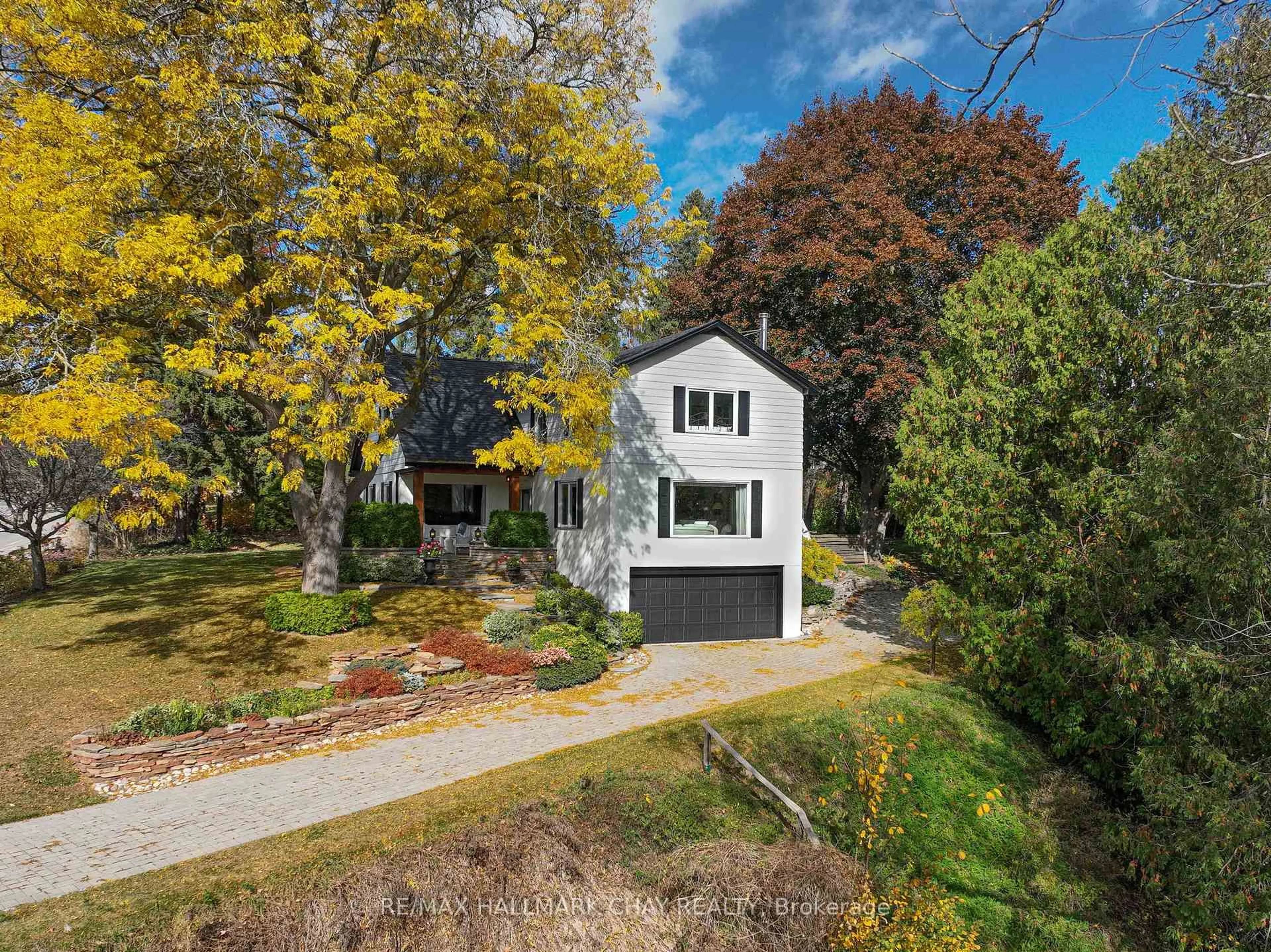 A pic from outside/outdoor area/front of a property/back of a property/a pic from drone, street for 5053 Boyne St, New Tecumseth Ontario L9R 1V2