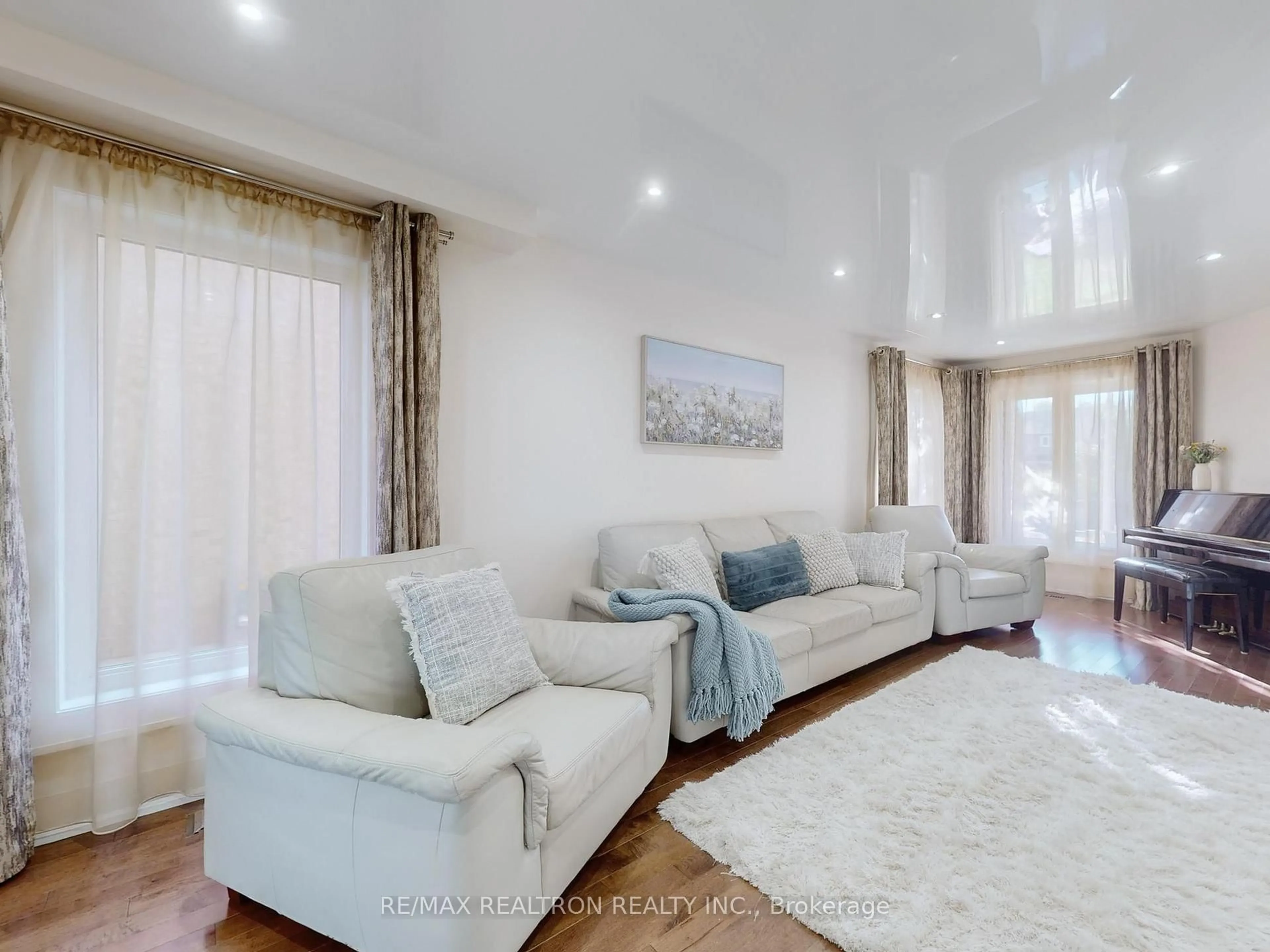 Living room with furniture, unknown for 315 Waterside Cres, Vaughan Ontario L6A 1V4