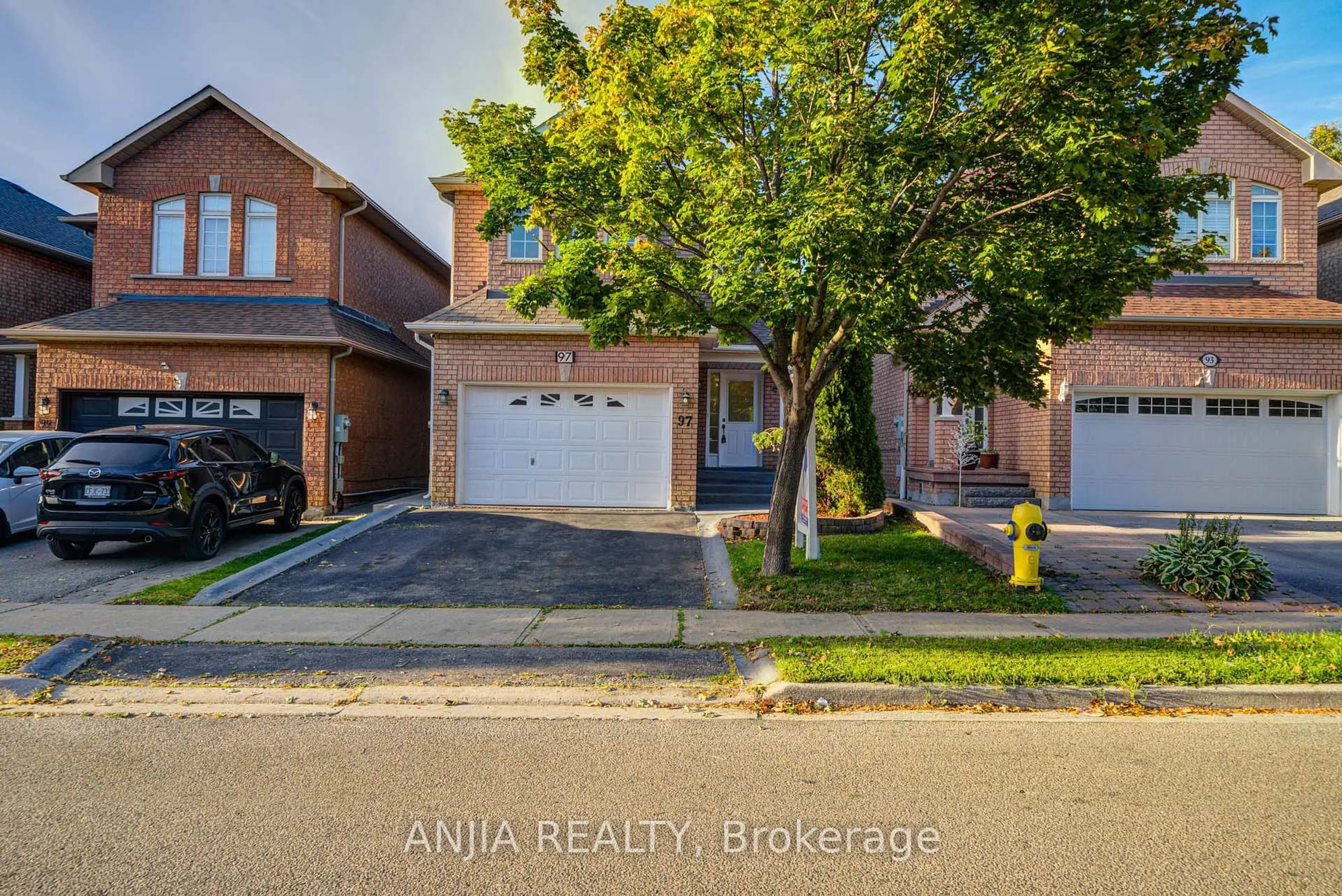 A pic from outside/outdoor area/front of a property/back of a property/a pic from drone, street for 97 Blackthorn Dr, Vaughan Ontario L6A 3N2