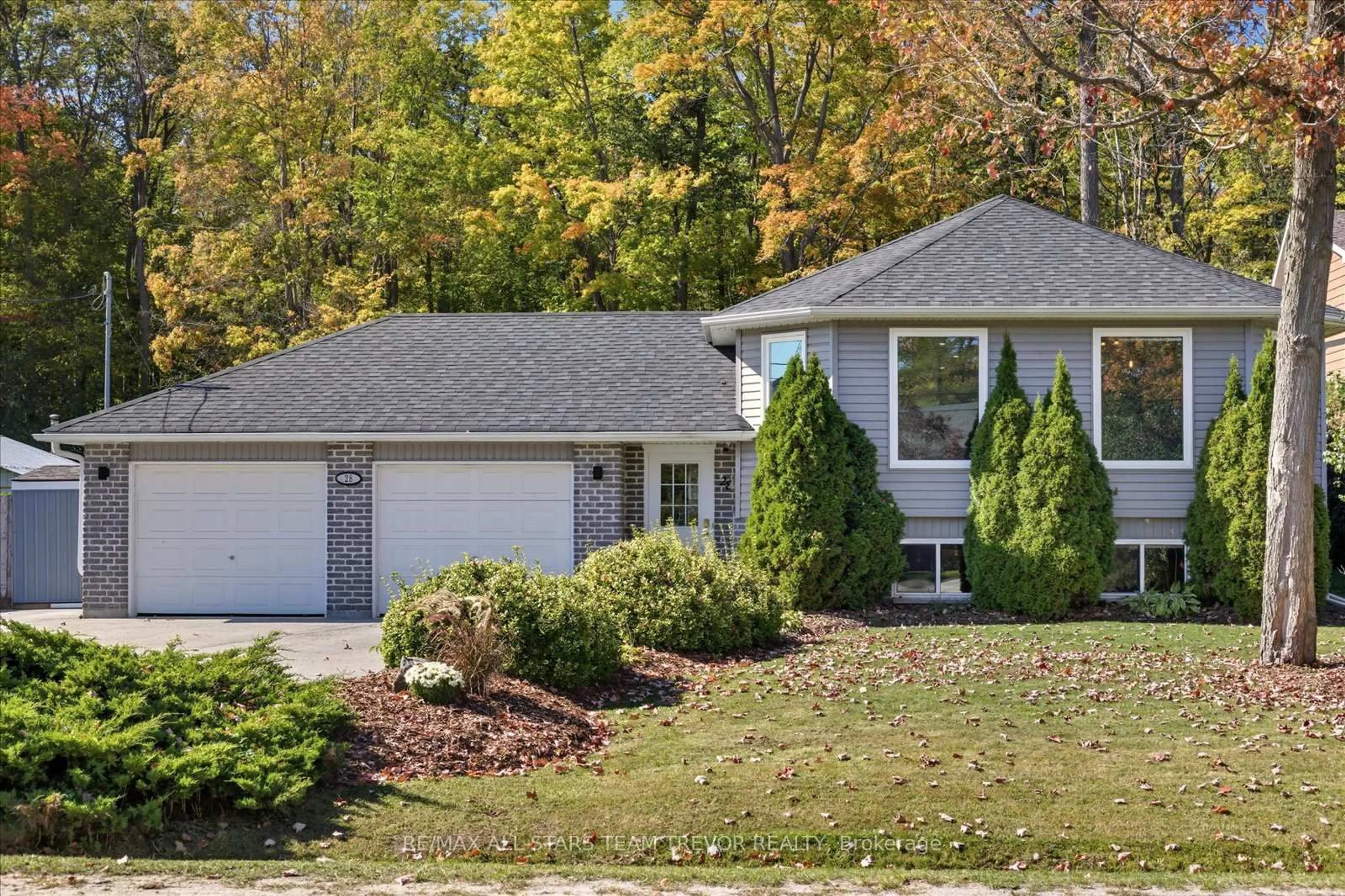 Home with vinyl exterior material, street for 28 Virginia Blvd, Georgina Ontario L0E 1R0