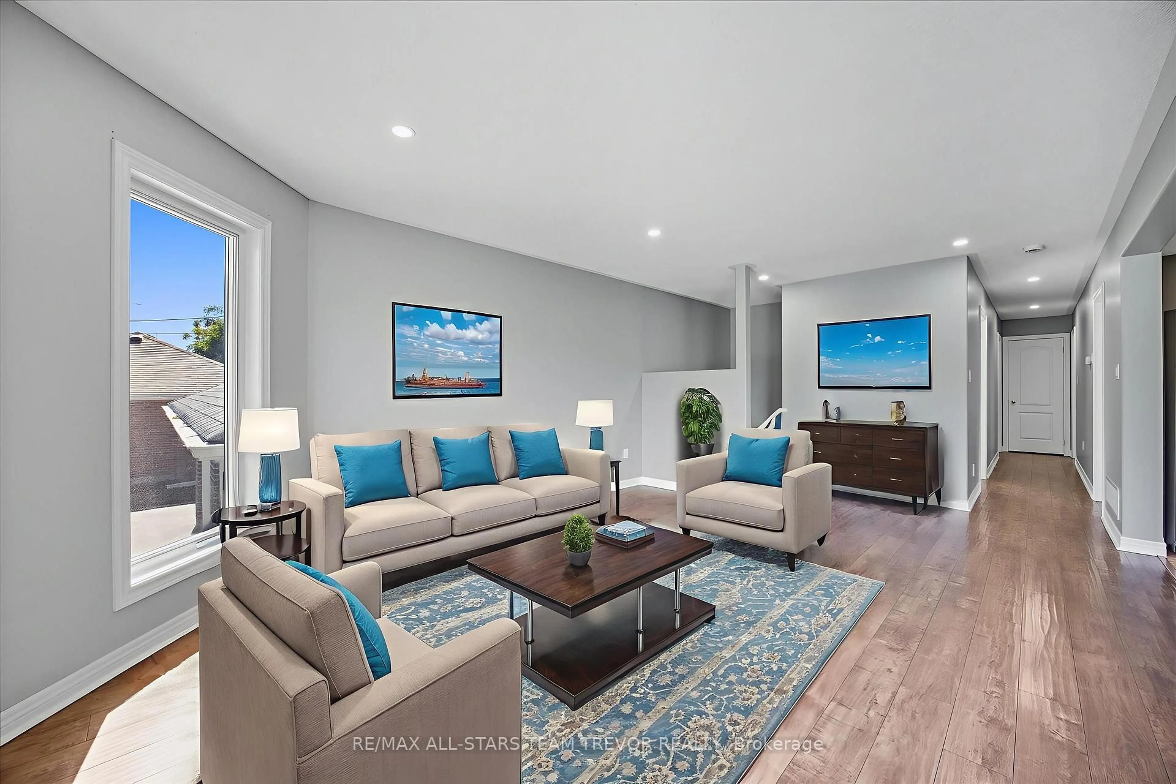 Living room with furniture, unknown for 28 Virginia Blvd, Georgina Ontario L0E 1R0