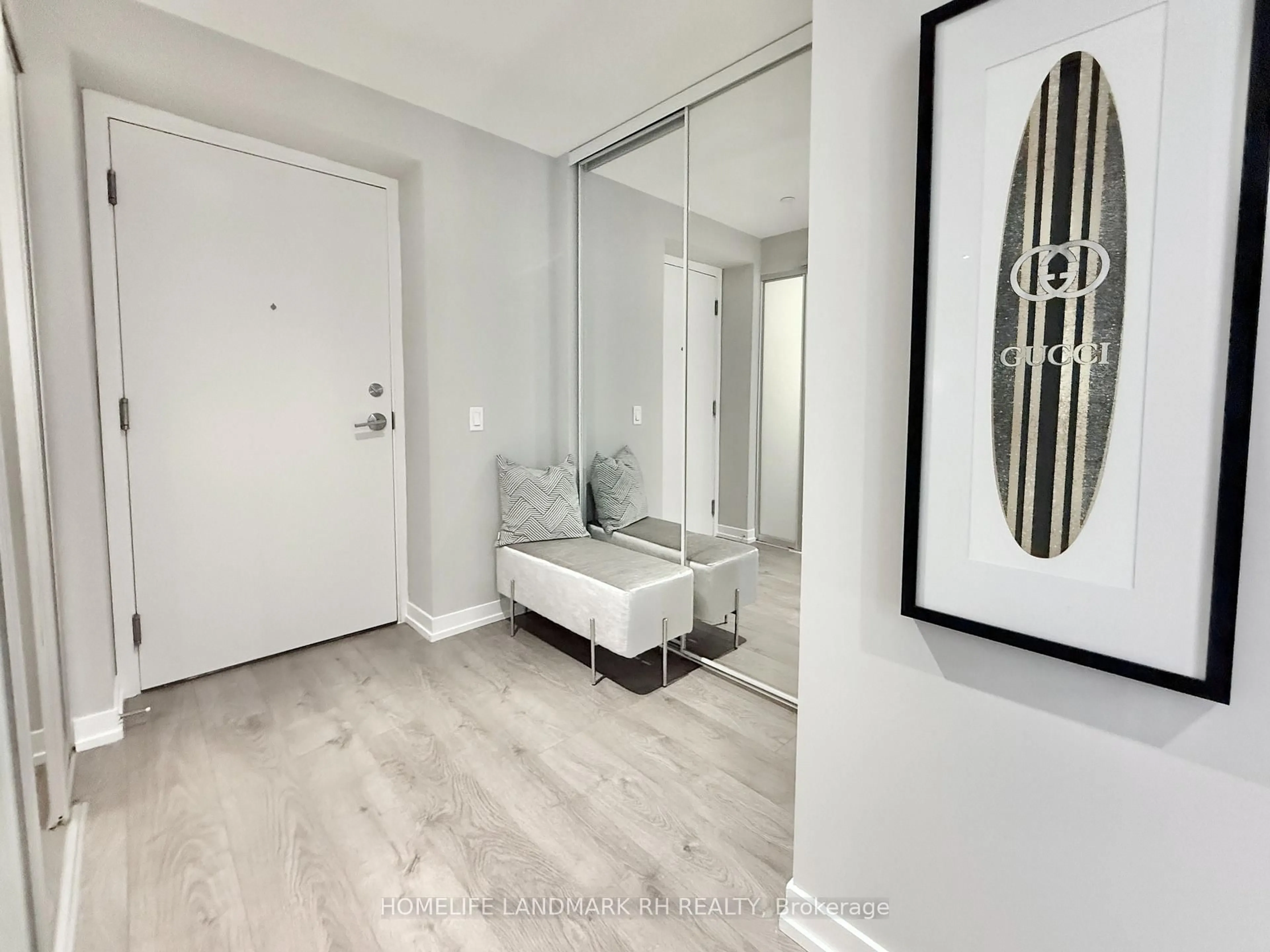 Indoor entryway for 950 Portage Pkwy #5608, Vaughan Ontario L4K 0J7