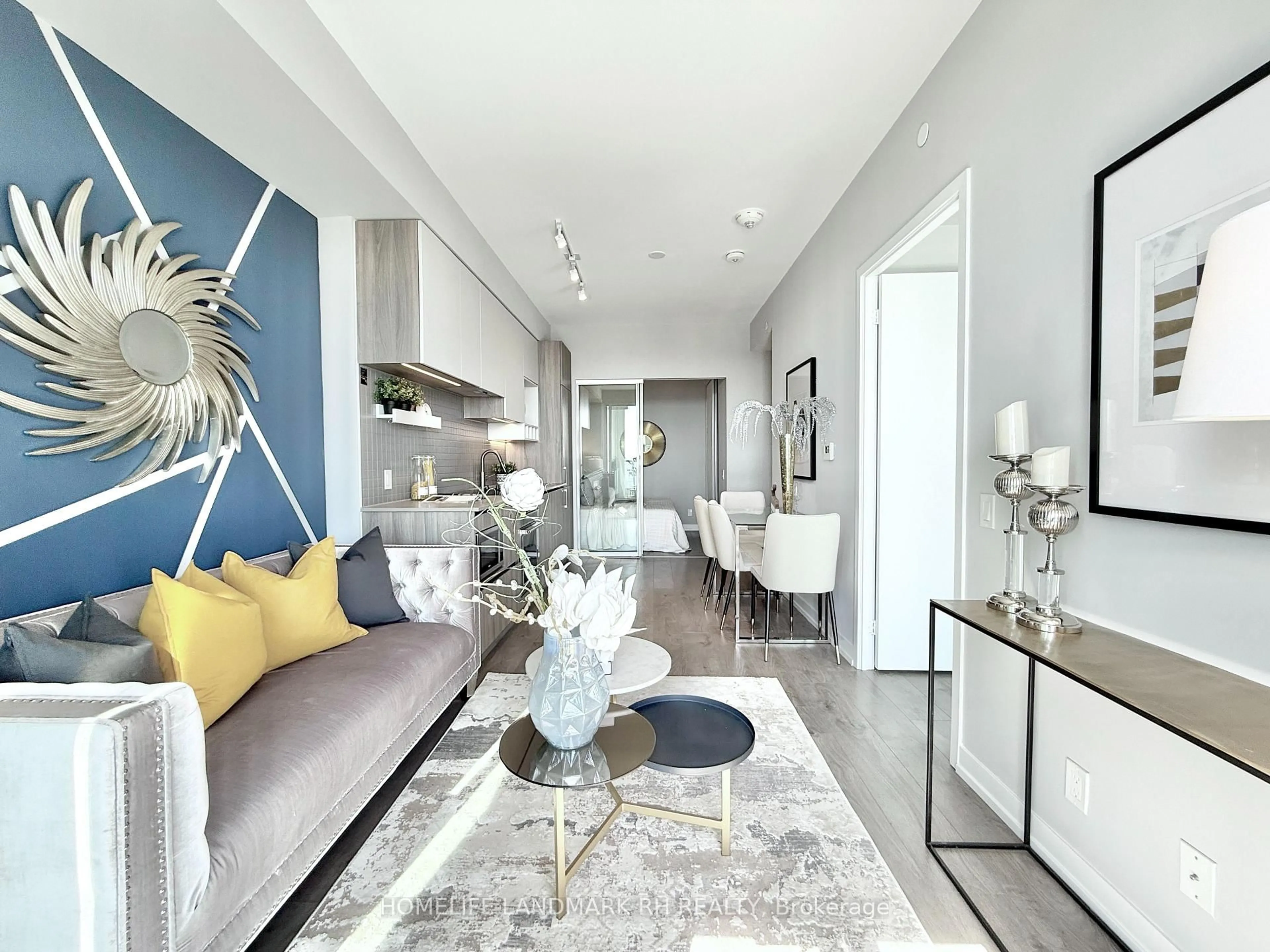 Indoor entryway for 950 Portage Pkwy #5608, Vaughan Ontario L4K 0J7