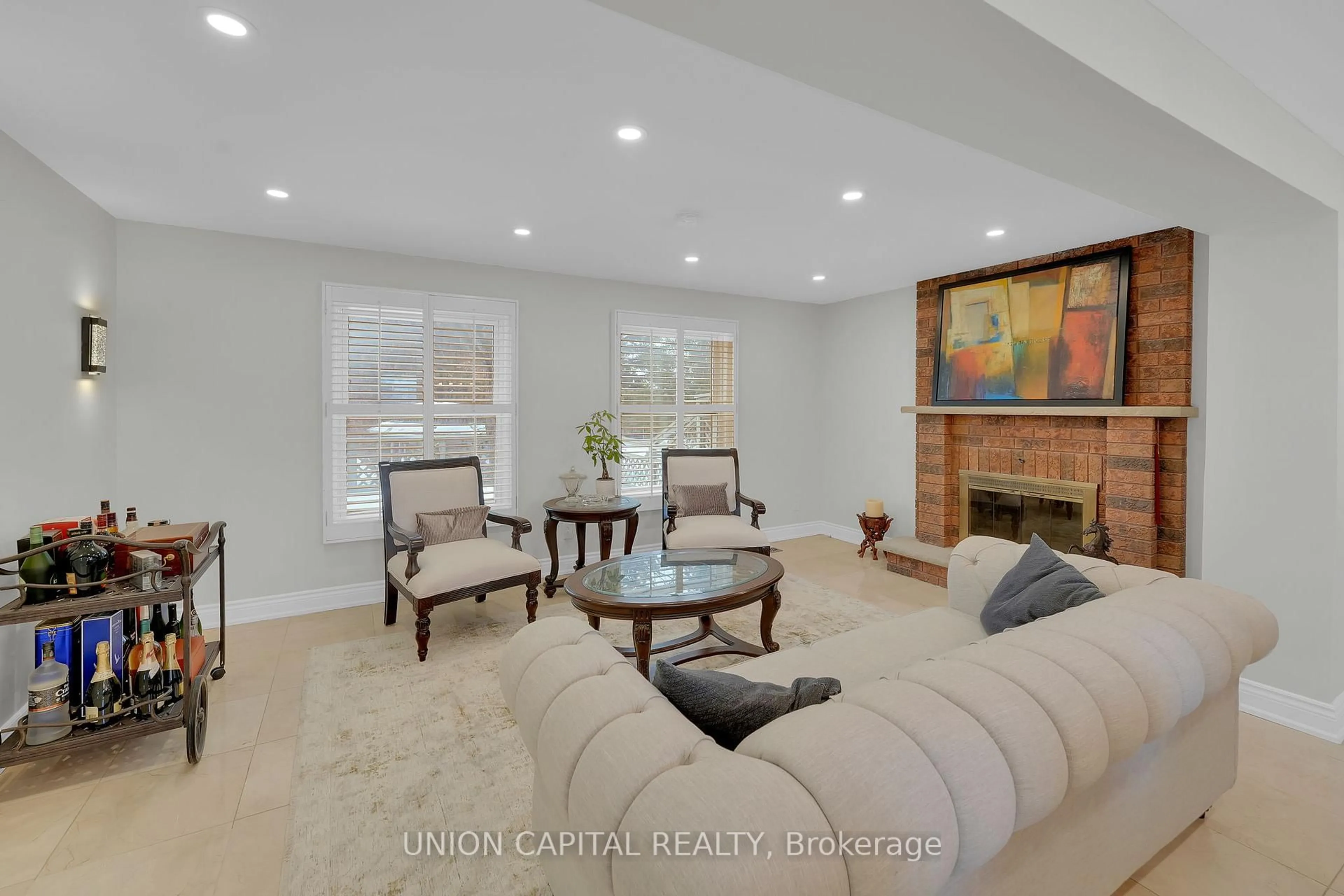 Living room with furniture, unknown for 12 Reesor Pl, Whitchurch-Stouffville Ontario L4A 2C6